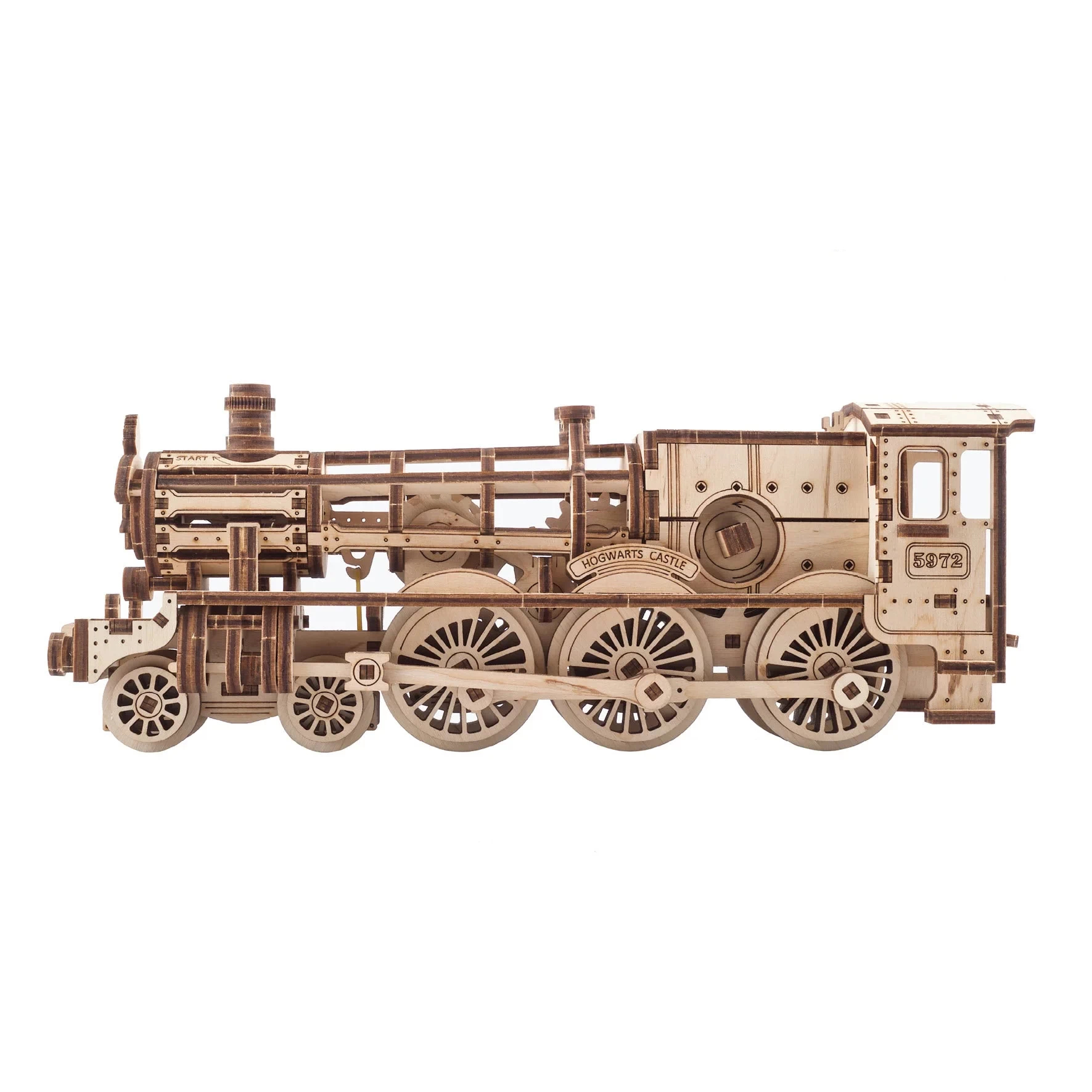 Modèle de train en bois avec structure détaillée. Comprend des roues, une cabine et le texte 'Hogwarts Castle'.