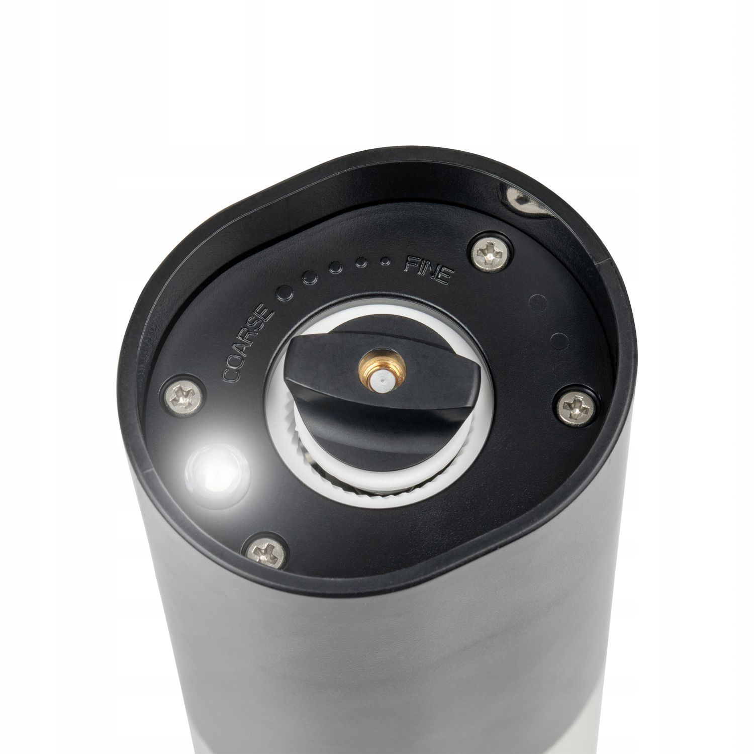 Zbliżenie czarnego młynka do pieprzu. Ma białe światło, pokrętło i szczegóły śrub na czarnym wierzchu.