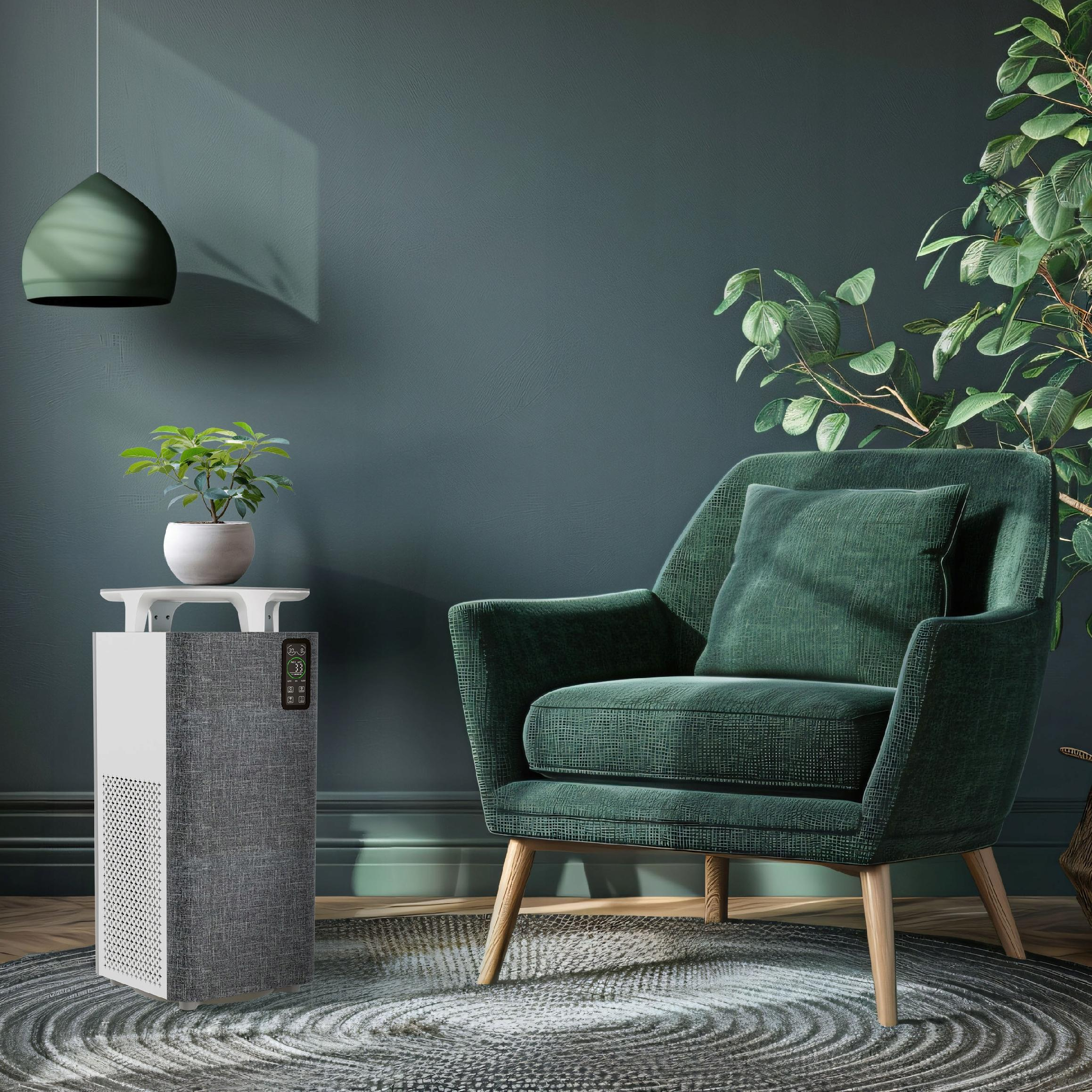 Zielony fotel stoi obok rośliny i oczyszczacza powietrza. Zielona lampa wisi nad nim. Ściana jest turkusowa.