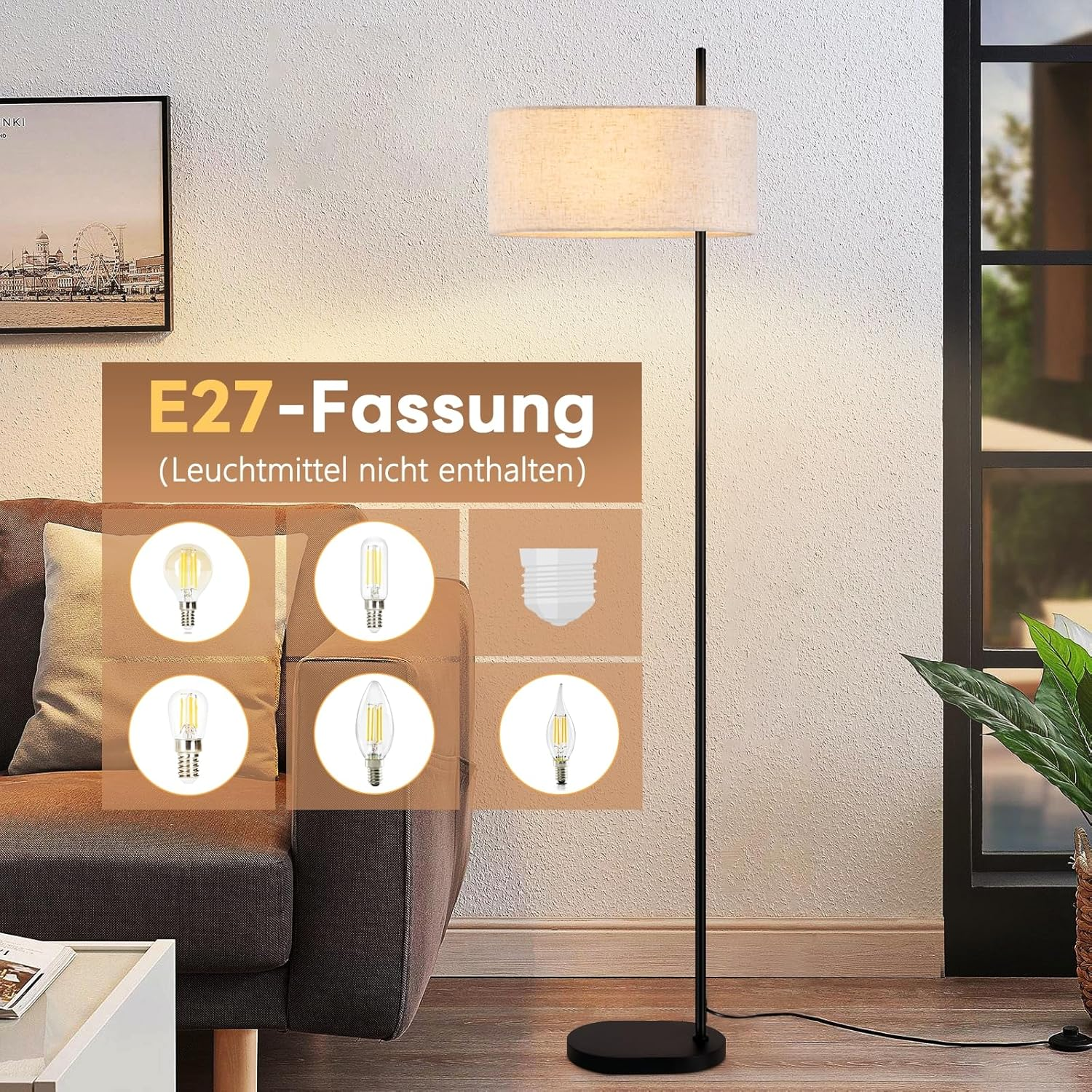 Lampa podłogowa z beżowym abażurem stoi obok sofy. Infografika o żarówkach E27 znajduje się przed sofą.