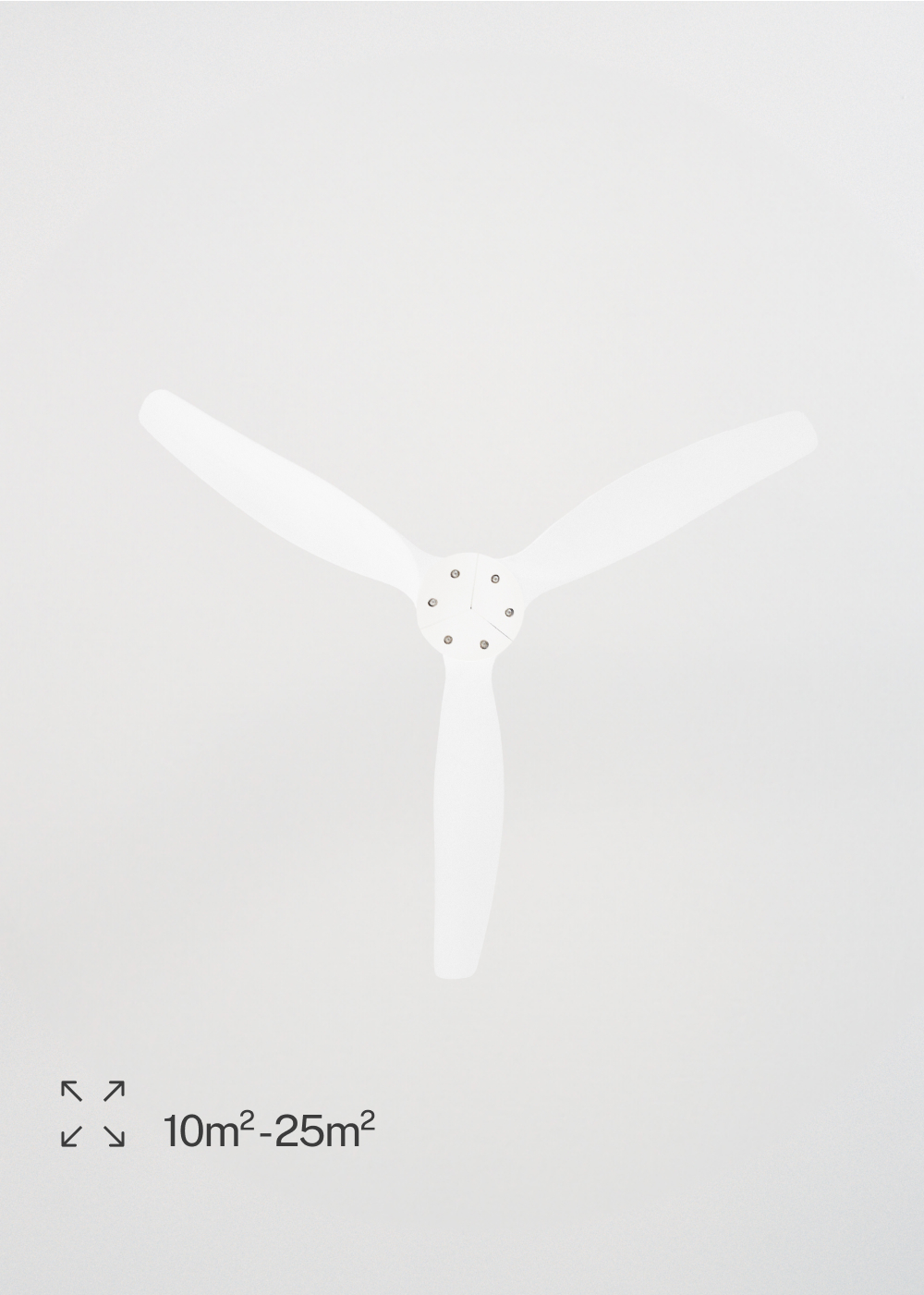 Un ventilador de techo blanco con tres aspas contra un fondo blanco. Texto 10m²-25m² en la esquina inferior izquierda.