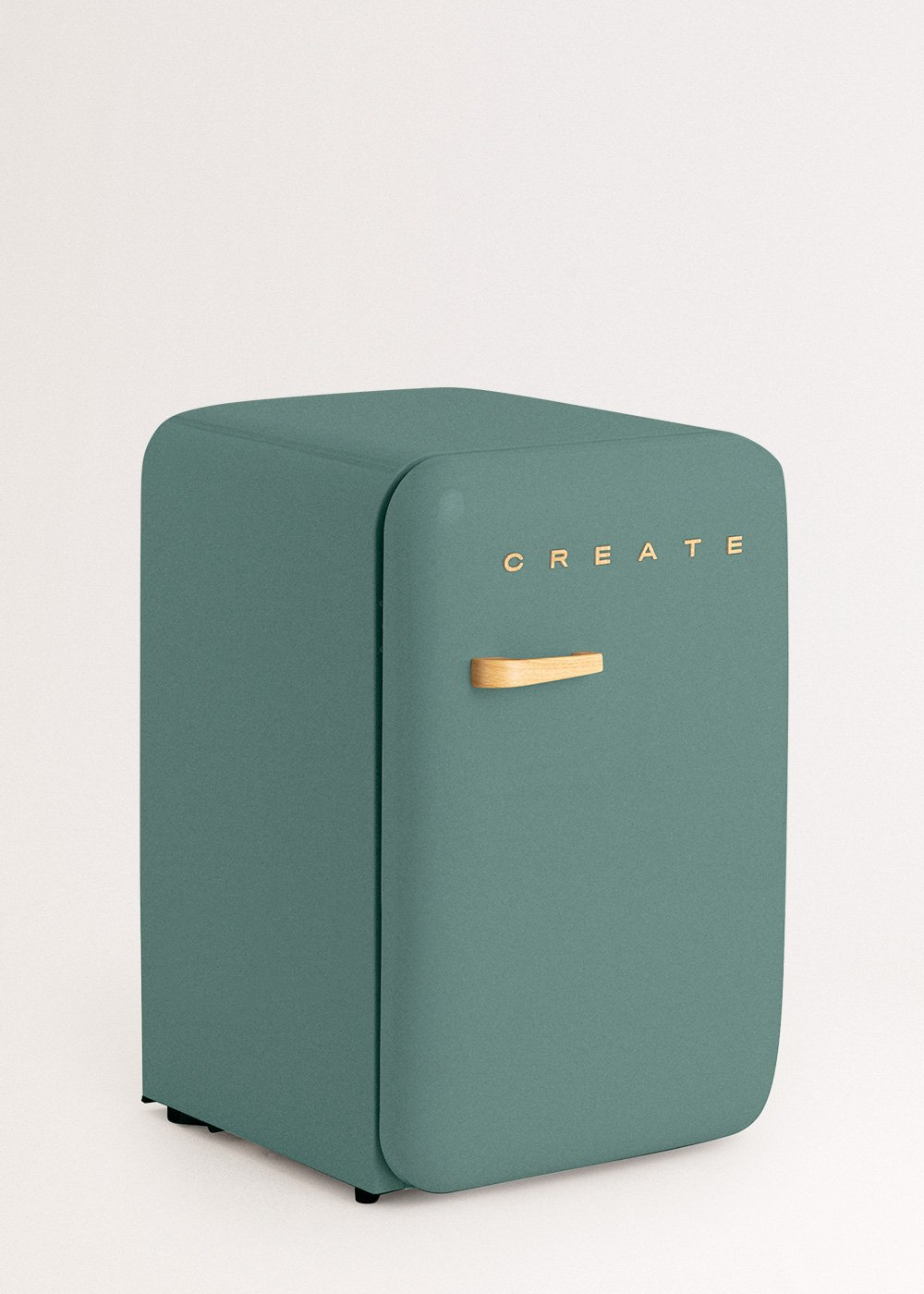 Un mini refrigerador turquesa con un asa de madera y la palabra 'CREATE' en letras doradas. Sobre fondo blanco.