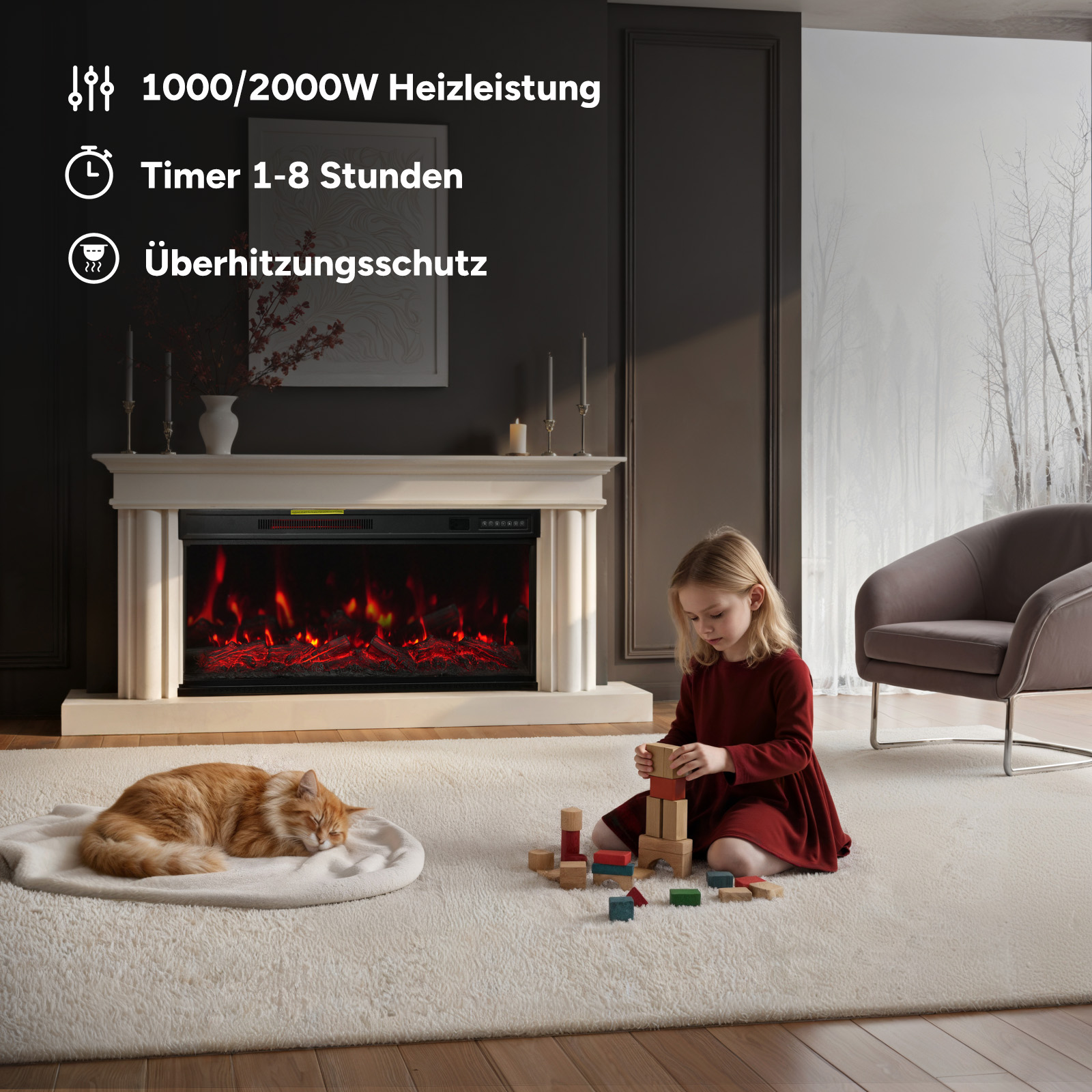 Ein Mädchen spielt mit Blöcken in der Nähe eines Kamins. Eine Katze schläft auf einer Matte. Rechts steht ein Stuhl.
