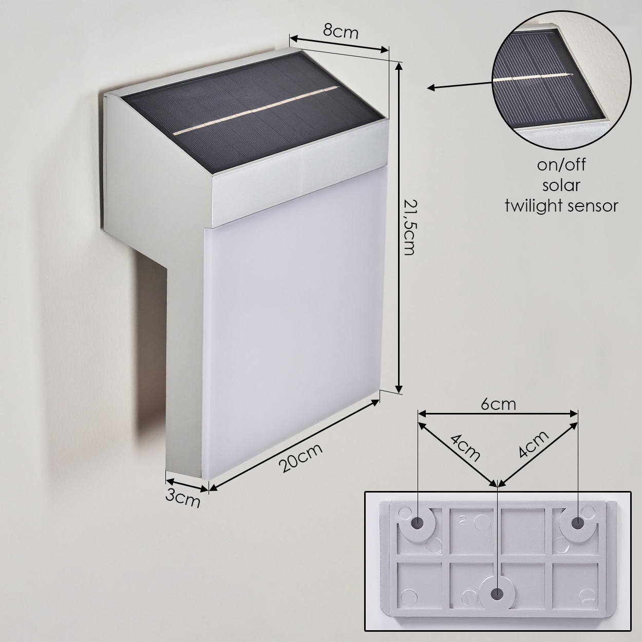 Eine Solarlampe mit Abmessungen. Sie hat ein Solarpanel, einen Ein/Aus-Sensor und eine Montageplatte. Die Lampe ist weiß und silber.