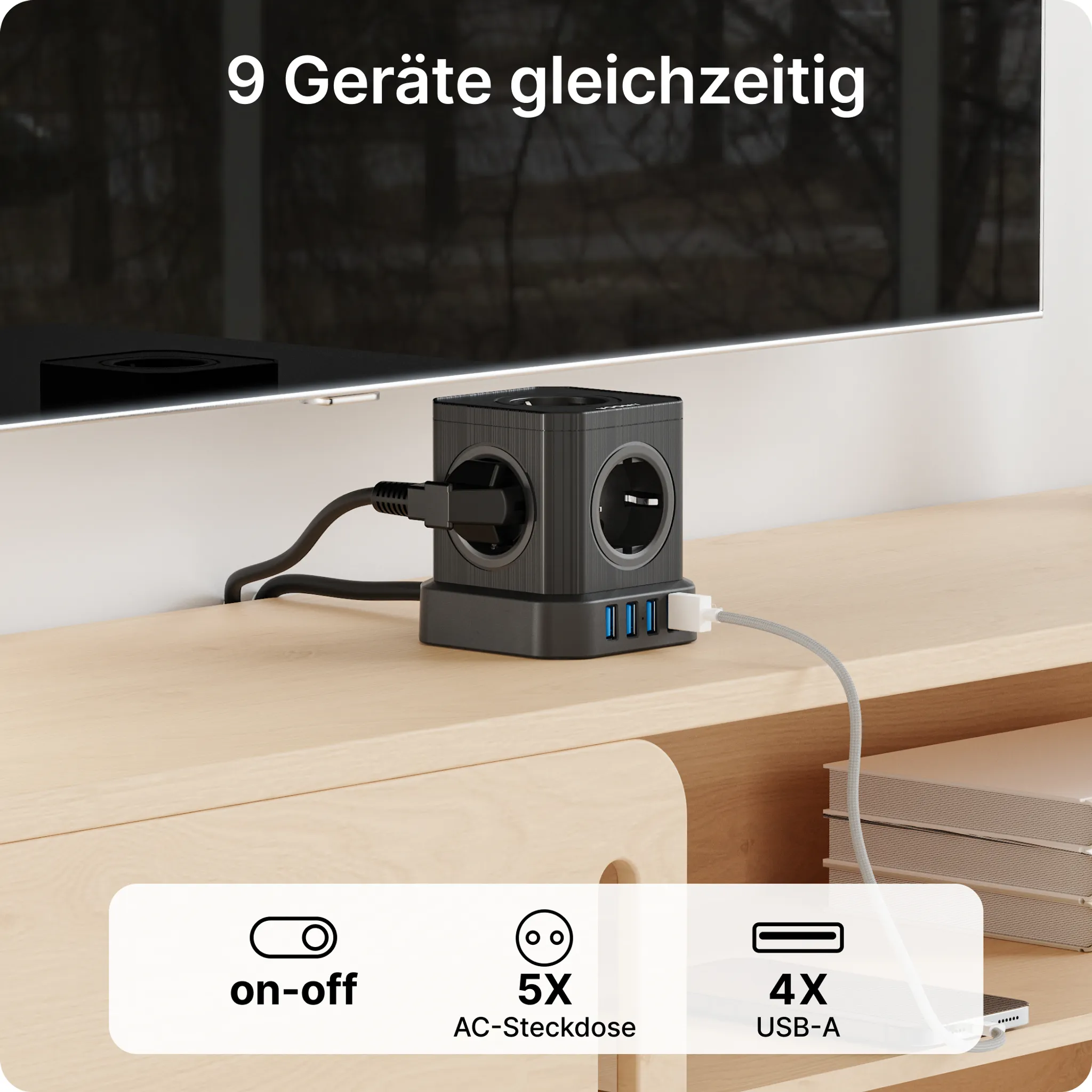 Schwarzer Stromwürfel mit Steckern und USB-Anschlüssen auf Holz. Text: '9 Geräte gleichzeitig'.