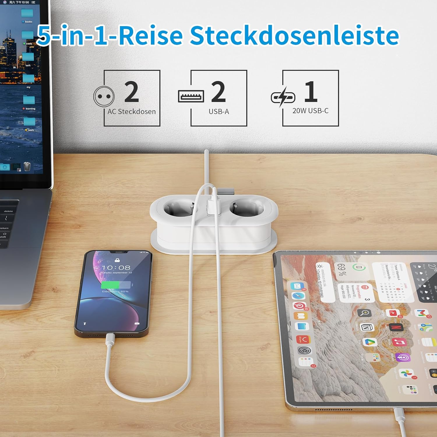 Ein Telefon und ein Tablet laden mit einer Steckdosenleiste auf einem Holztisch. Ein Laptop ist ebenfalls sichtbar.