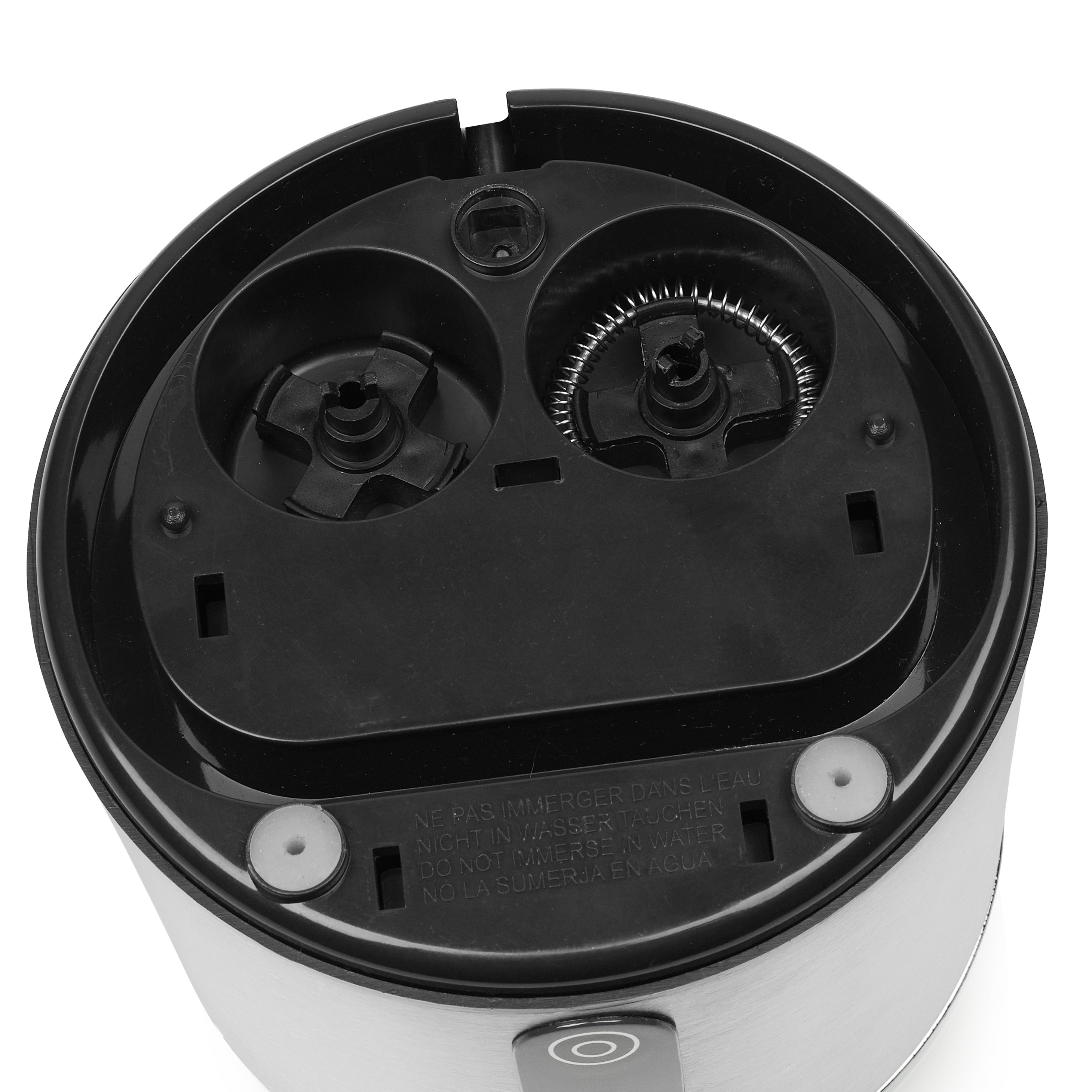 Widok z góry na czarne i srebrne urządzenie. Na górze znajdują się dwa przedziały i ostrzeżenia dotyczące wody.