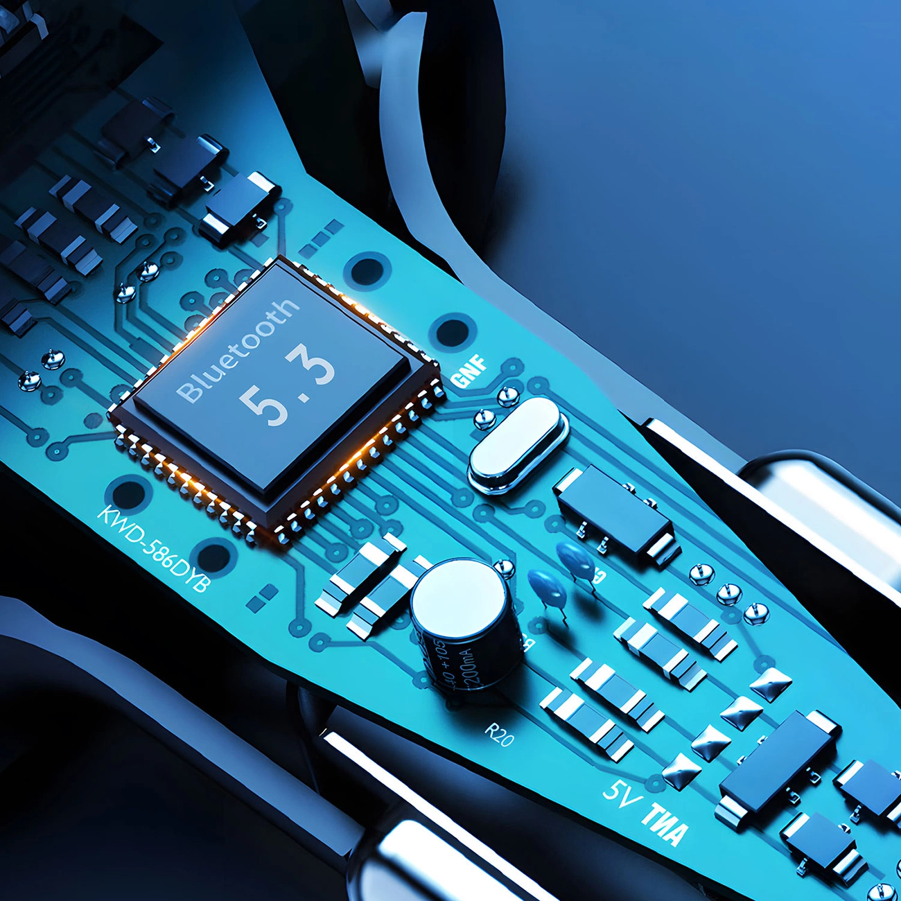 Nahaufnahme einer türkisfarbenen Leiterplatte mit elektronischen Bauteilen. Ein Bluetooth-5.3-Chip ist prominent. Widerstände, Kondensatoren und andere Teile sind sichtbar.