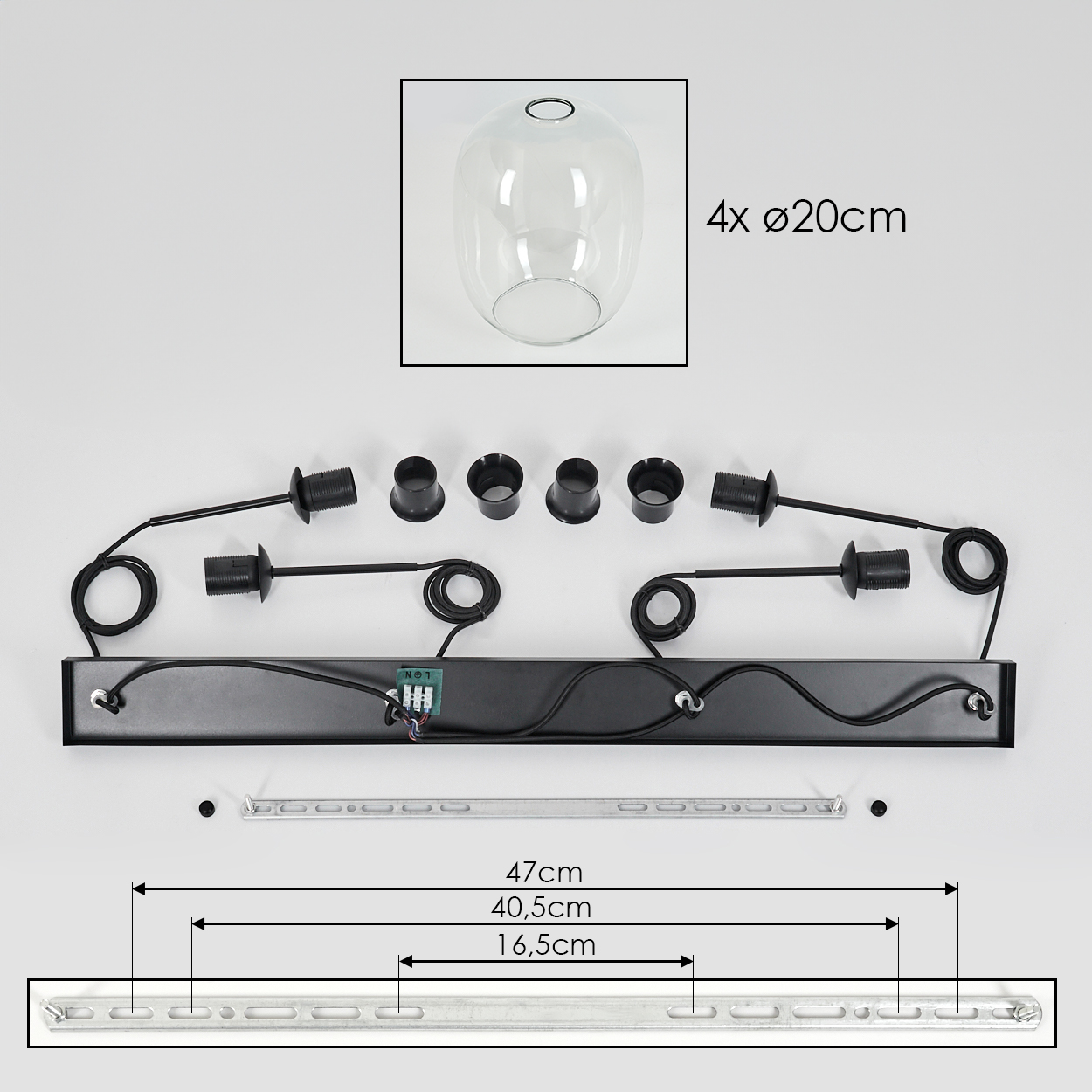 Draufsicht auf eine zerlegte schwarze Leuchte mit Glasschirm, schwarzen Fassungen und Befestigungsmaterial.
