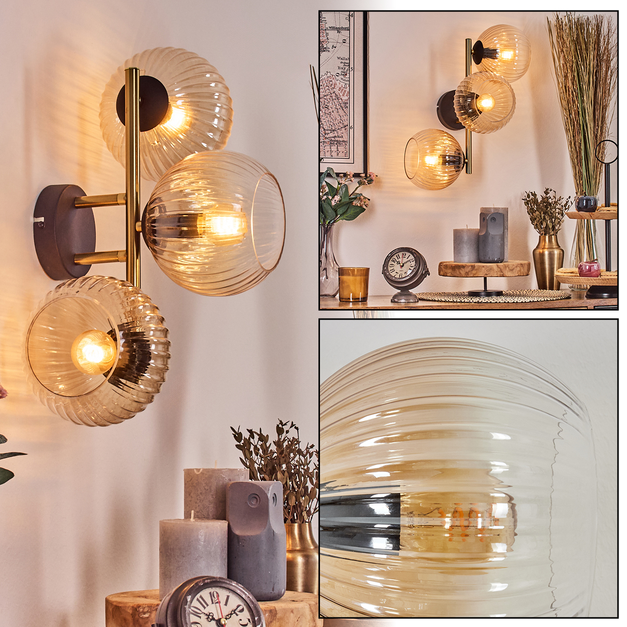 Wandleuchte mit drei Lampen und bernsteinfarbenen Glasschirmen. Kerzen, Uhr und Dekorationsartikel stehen auf Holz.