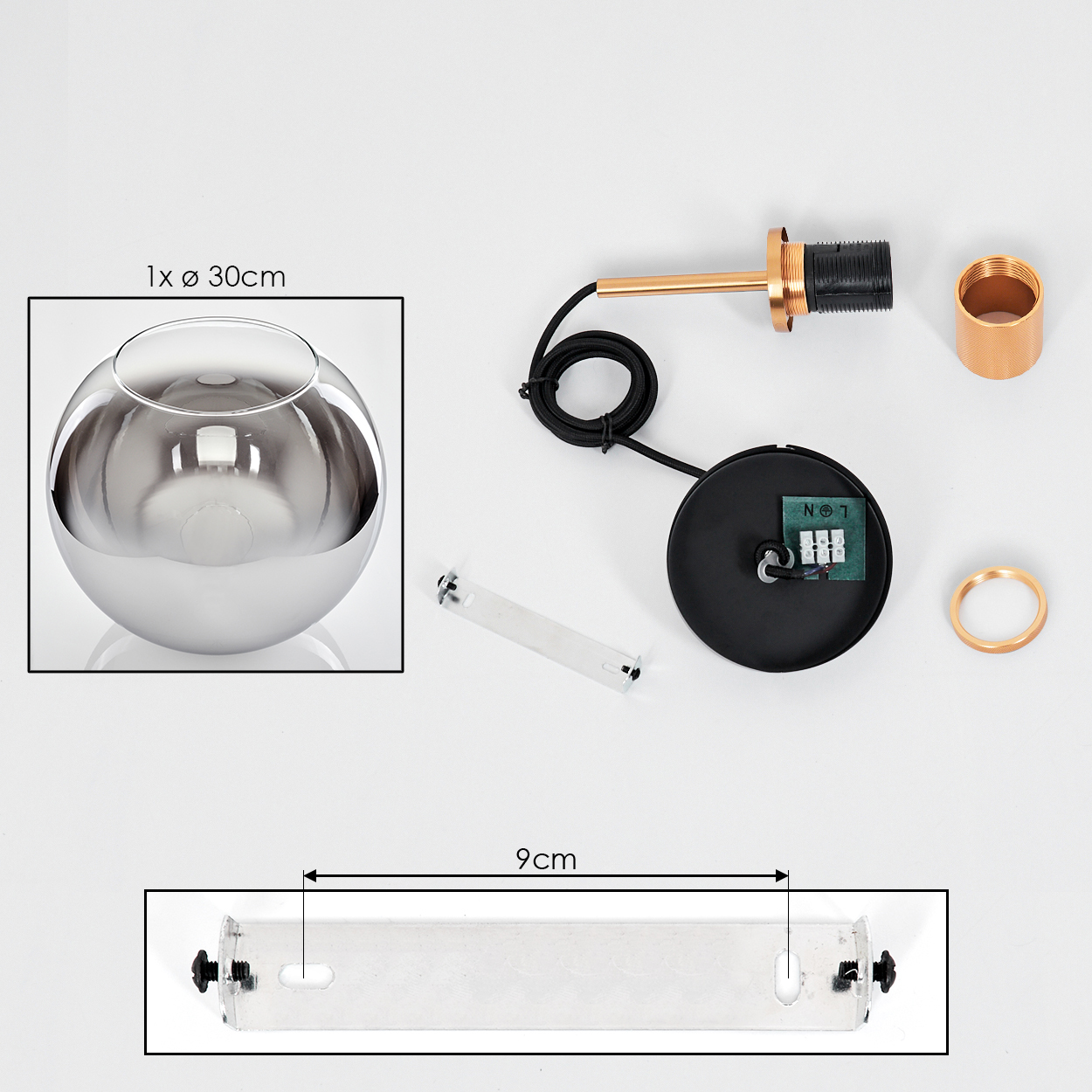 Zerlegte Pendelleuchtenkomponenten: eine Chromkugel, schwarzes Kabel, Metallteile, eine Platine und eine transparente Halterung.