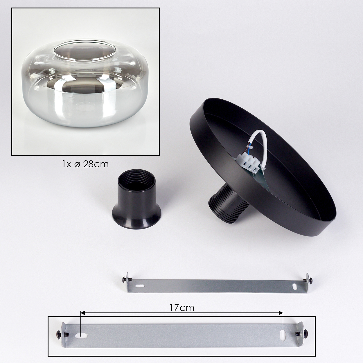 Bestandteile einer Lampe: ein Glaslampenschirm, ein schwarzer Lampenhalter, eine schwarze Deckenplatte und eine silberne Halterung.