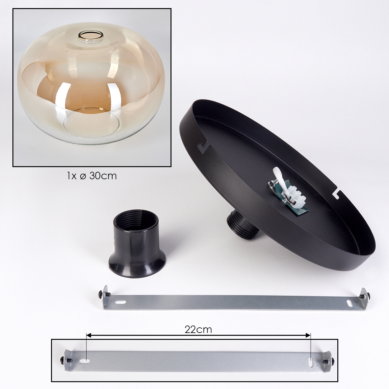 Komponenten einer Lampe: Glaskugel, schwarze Basis, Metallhalterung und Lampenfassung, alles auf weißer Oberfläche.