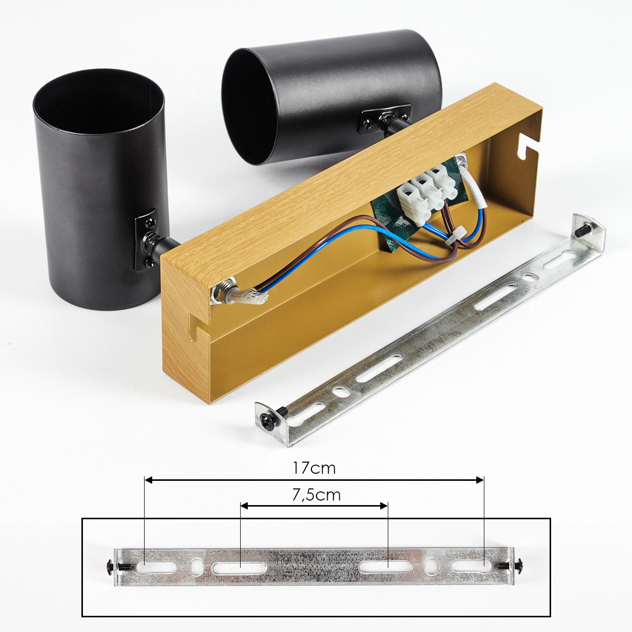 Zerlegte Lampe in Schwarz und Holzfarben. Teile umfassen zwei schwarze Zylinder, einen Holzrahmen und eine Metallhalterung. Maße sind angegeben.