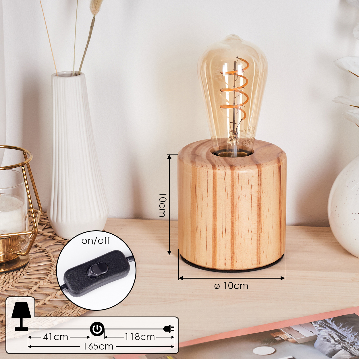 Eine Holzlampe mit einer Edison-Glühbirne. Abmessungen sind angegeben. Ein Schalter und ein Netzkabel sind ebenfalls vorhanden.
