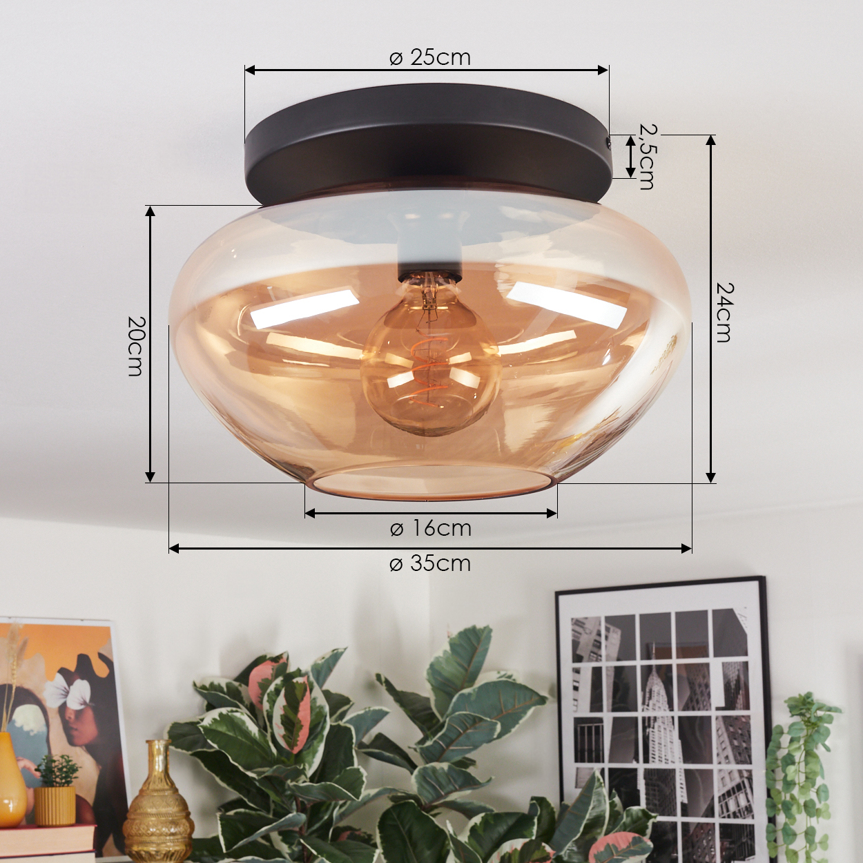 Eine moderne Deckenlampe mit braunem Glasschirm, schwarzem Sockel und sichtbarer Glühbirne. Abmessungen sind angegeben.