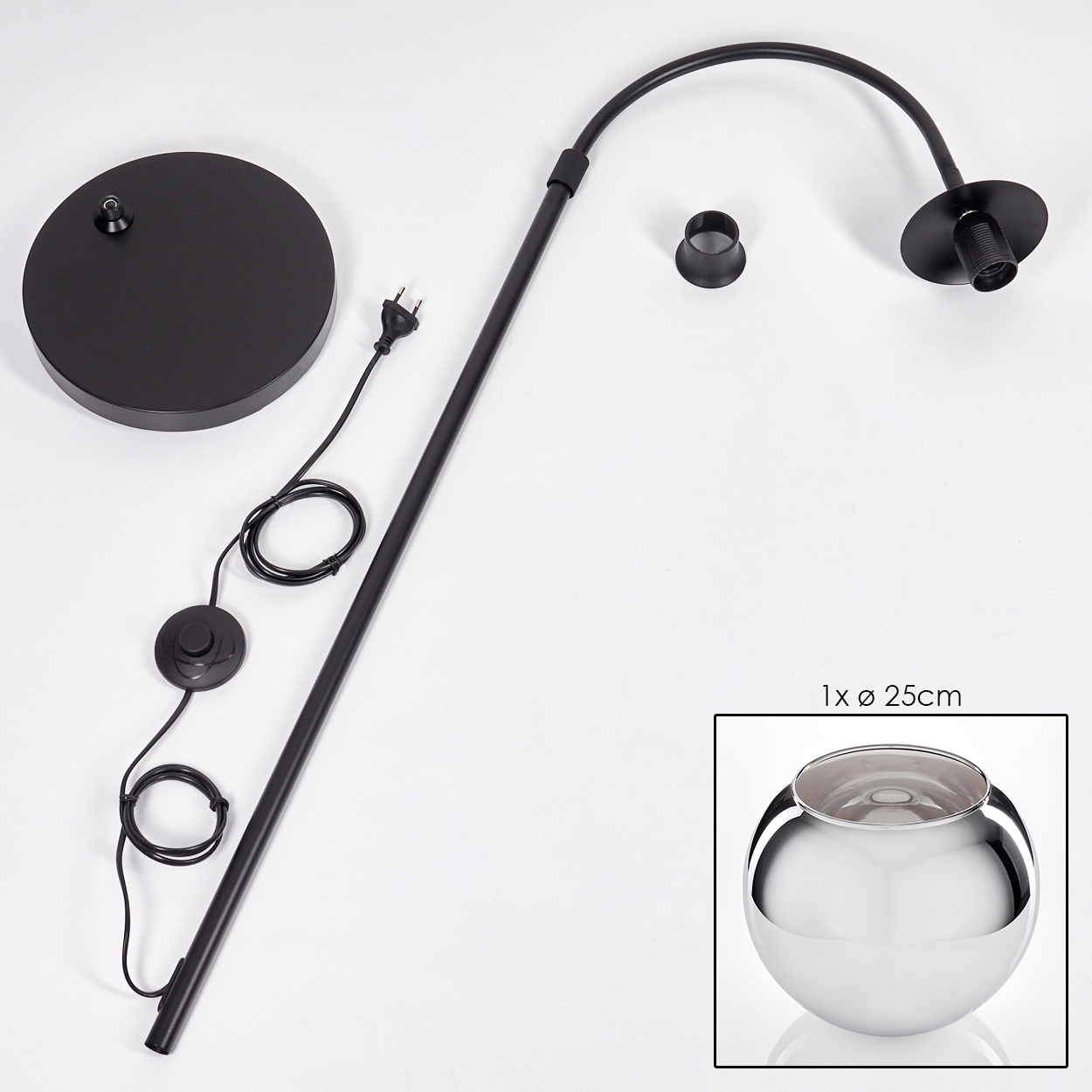 Schwarze Stehlampenteile: Fuß, gebogener Arm, Lampenhalter und eine silberne Schale in einer quadratischen Box.