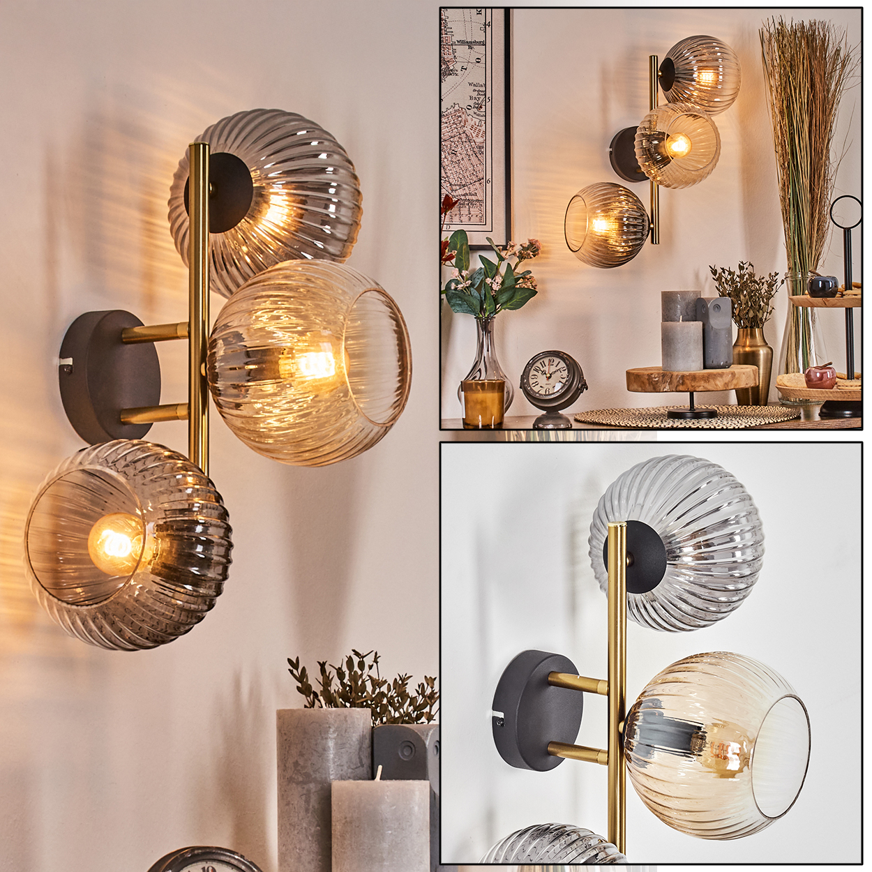 Wandleuchte mit drei Glaskugelschirmen. Die Schirme sind gerippt, mit einem goldenen Metallrahmen. Hintergrund: Dekoration auf einem Regal.