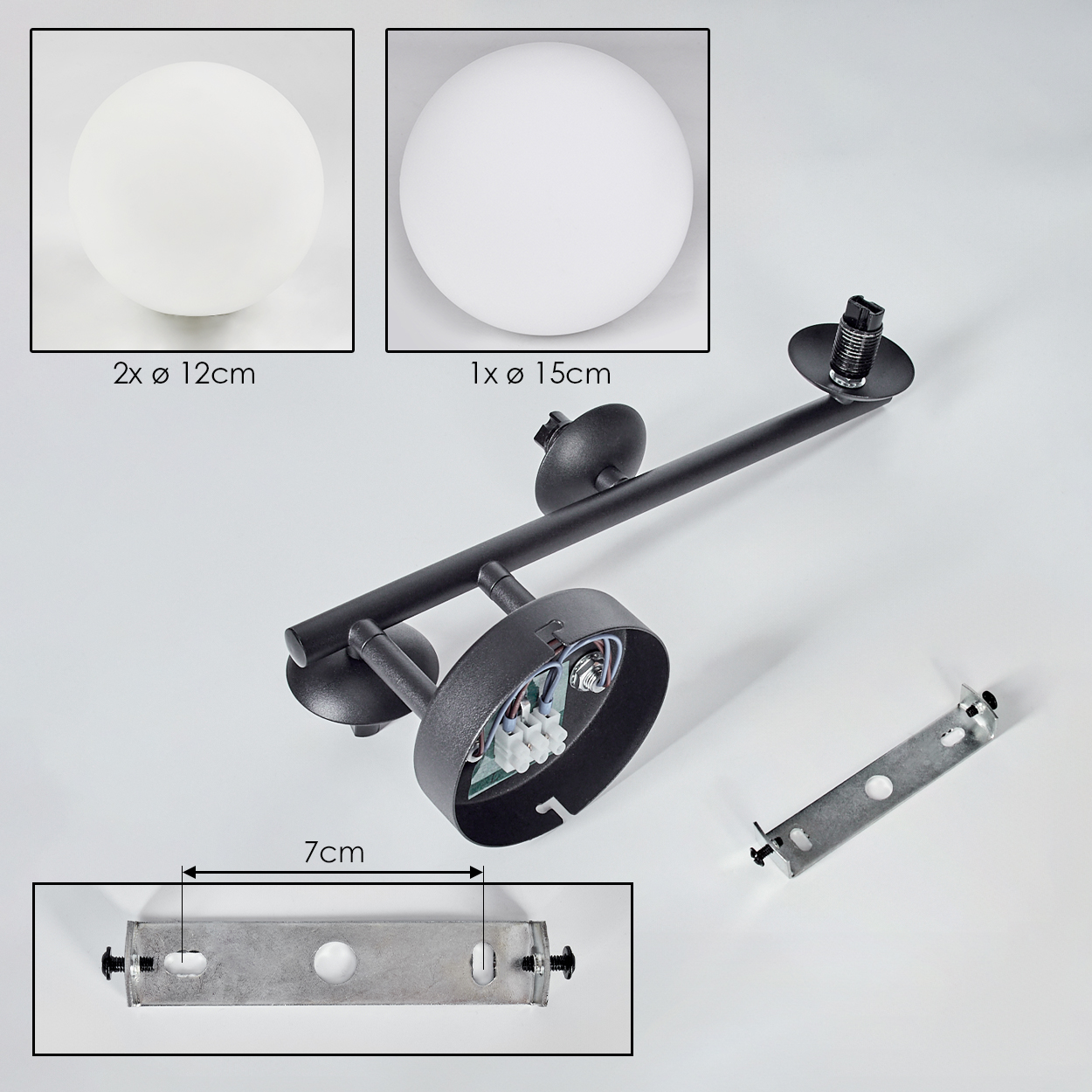 Das Bild zeigt eine zerlegte schwarze Lampe mit zwei weißen Kugeln. Zu den Komponenten gehören eine Montagehalterung und Kabel.