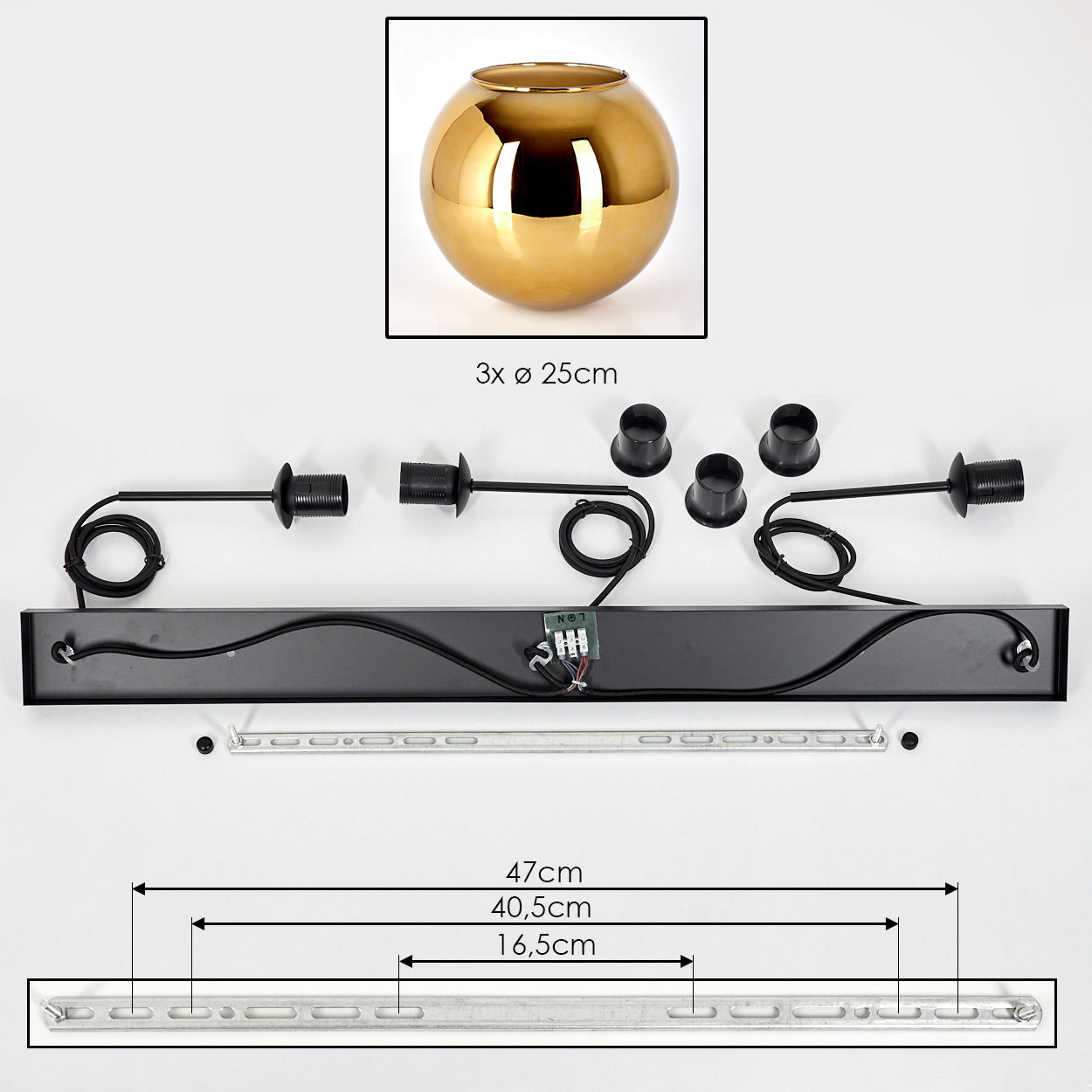 Eine goldene, runde Leuchte. Enthält eine schwarze, rechteckige Basis, drei Lampenfassungen und eine Metallhalterung. Maße sind angegeben.
