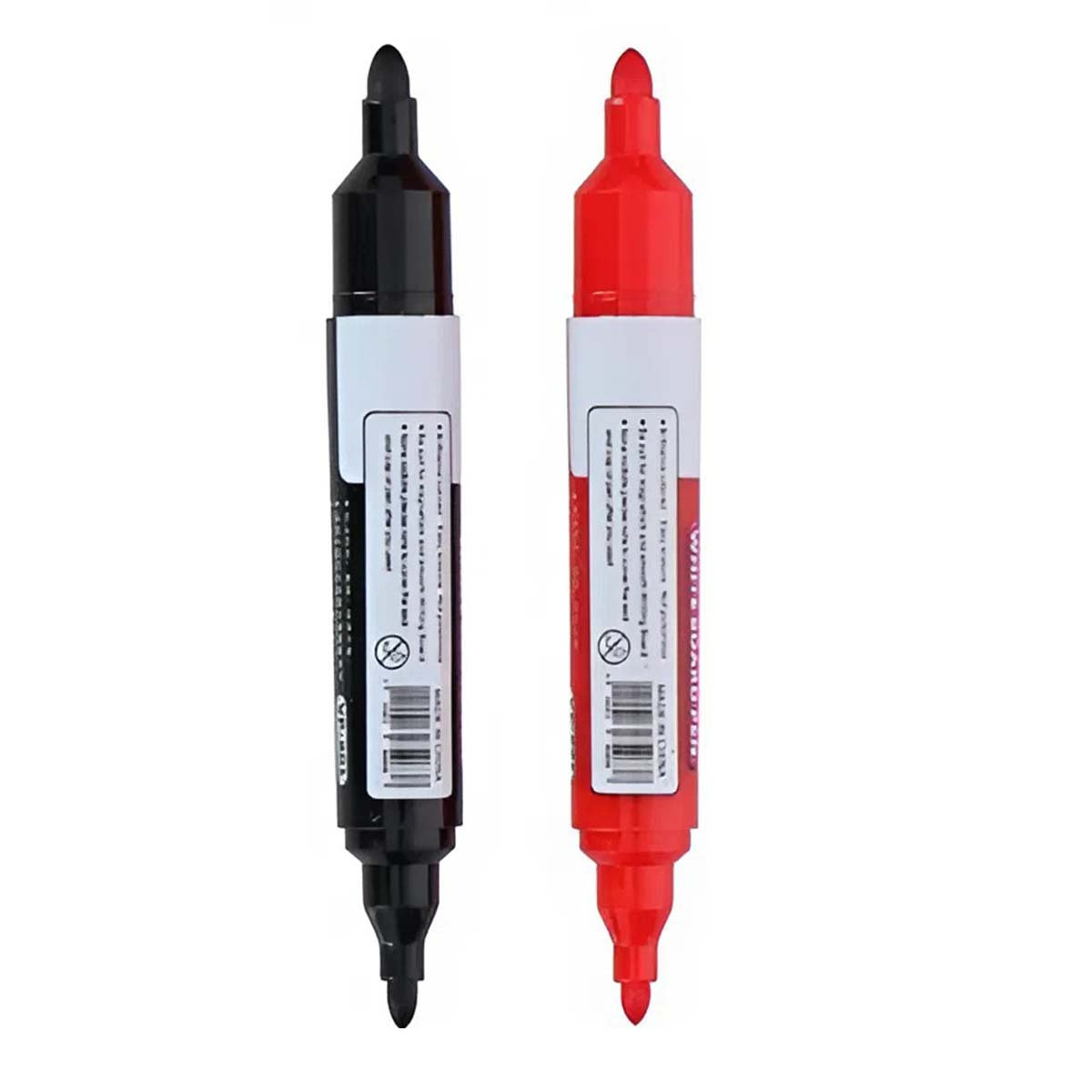 Zwei Whiteboard-Marker, schwarz und rot, nebeneinander. Jeder hat ein weißes Etikett mit Text und ist mit "Made in China" gekennzeichnet.