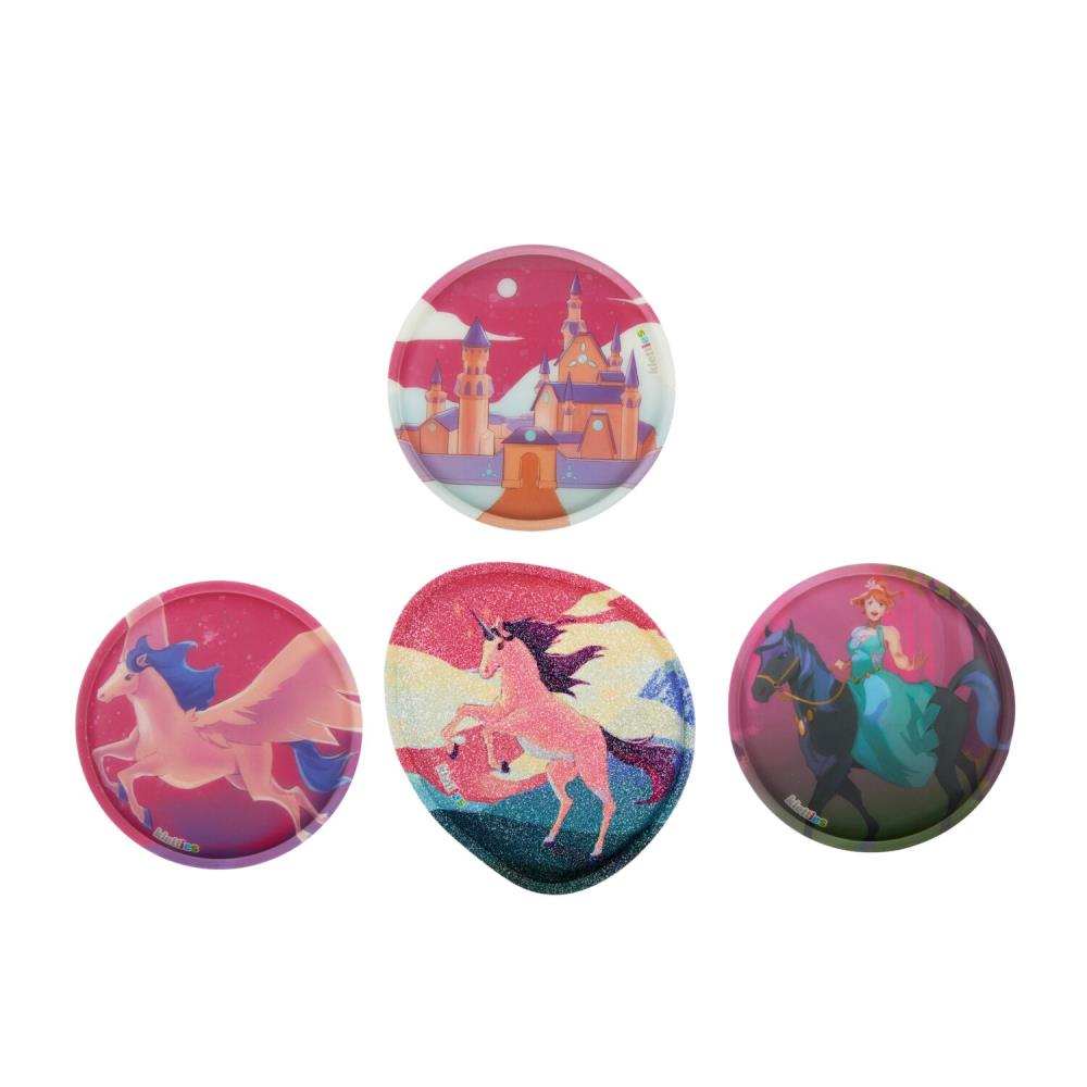 Vier farbenfrohe kreisförmige Designs: Burg, geflügeltes Pferd, Einhorn und Prinzessin auf einem Pferd, alles auf weißem Hintergrund.
