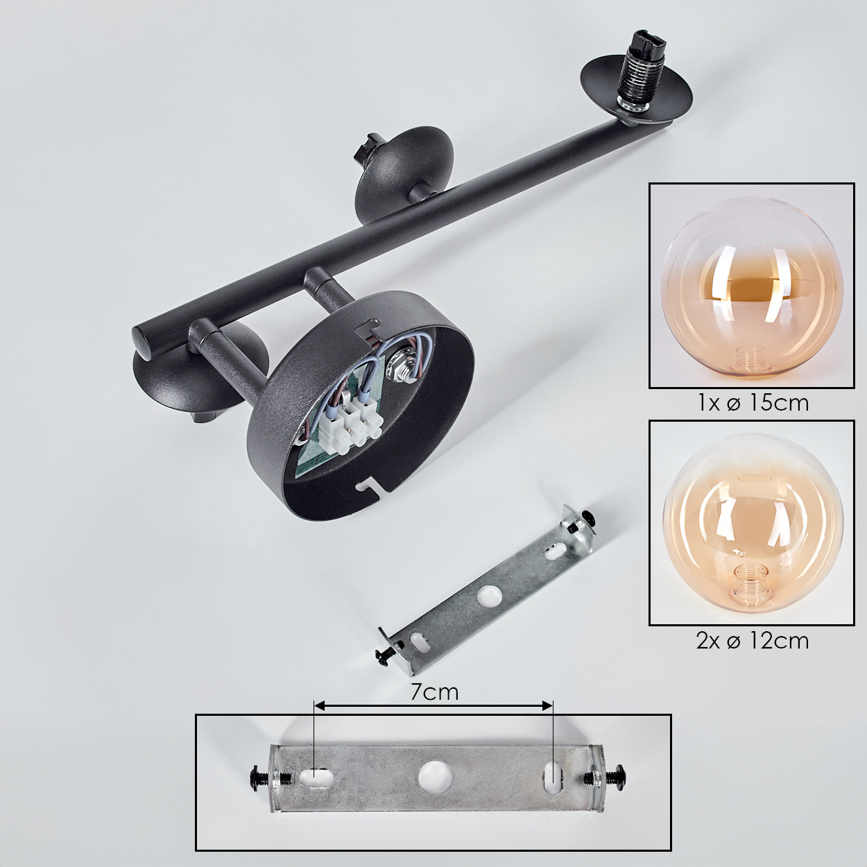 Zerlegte schwarze Lampe mit zwei Glaskugeln (15 cm und 12 cm) und einer Metallhalterung (7 cm) auf weißem Untergrund.