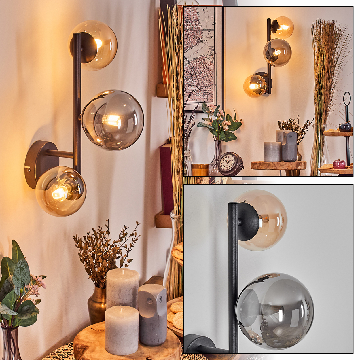 An einer Wand befindet sich eine Wandlampe mit drei Glaskugeln. Weitere Dekorationen sind Kerzen, eine Karte und Vasen mit Blumen und Pflanzen.