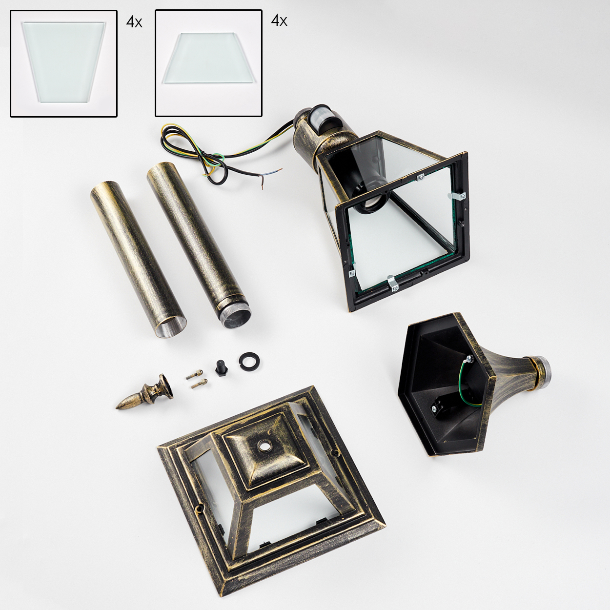 Zerlegte Teile einer Außenlampe auf weißem Hintergrund: Glasscheiben, Metallstangen, Sockel, Lampenkopf und Schrauben.