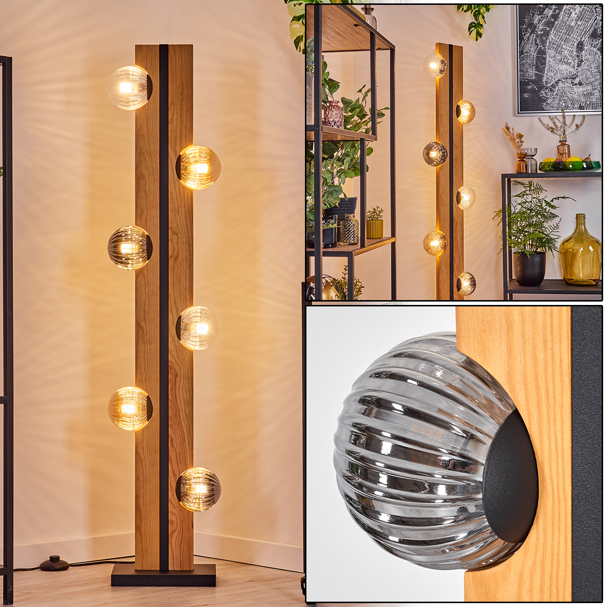 Moderne Stehlampe mit Glaskugellichtern. Holzrahmen mit schwarzen Akzenten. Hintergrund: Regale mit Pflanzen und eine Karte.