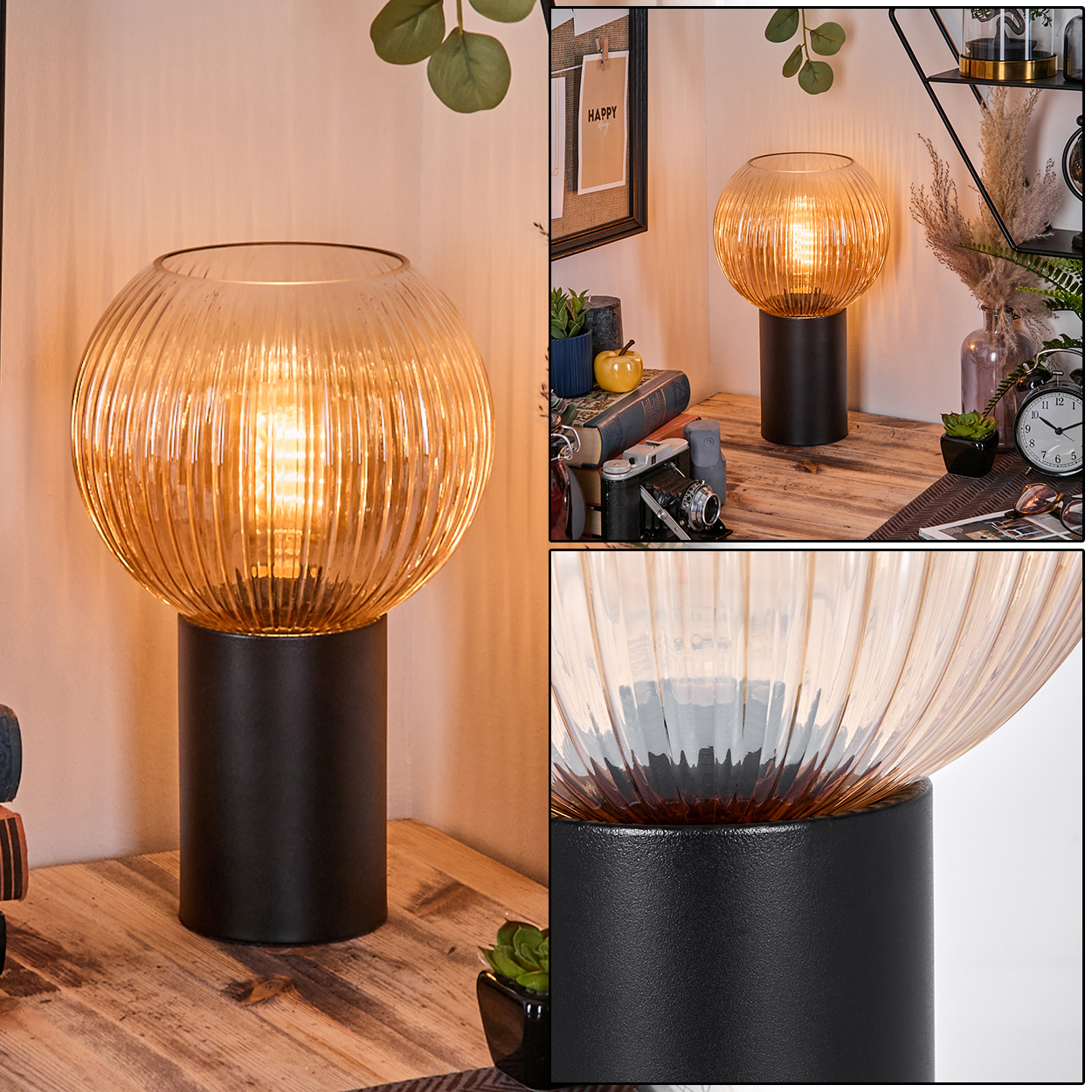 Eine dekorative Lampe mit geriffeltem, bernsteinfarbenem Glasschirm auf schwarzem Sockel. Im Hintergrund befinden sich Dekoration und eine Holzoberfläche.