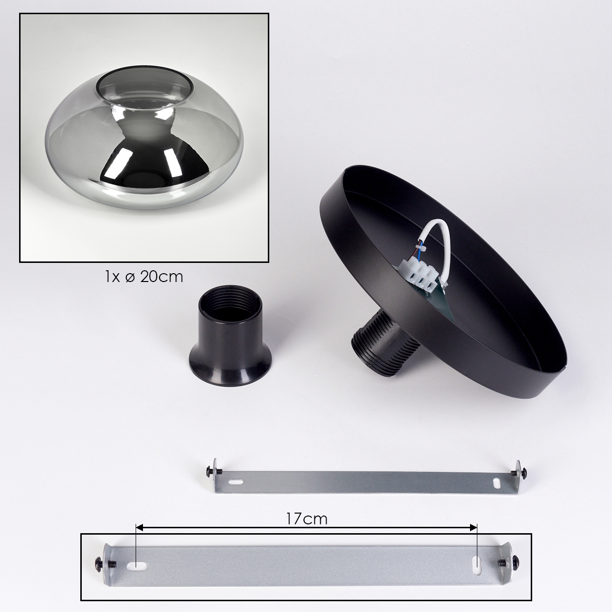 Komponenten einer Lampe: ein Glaslampenschirm, ein schwarzer Lampenhalter, eine schwarze Deckenplatte, eine Metallhalterung und eine schwarze Fassung.