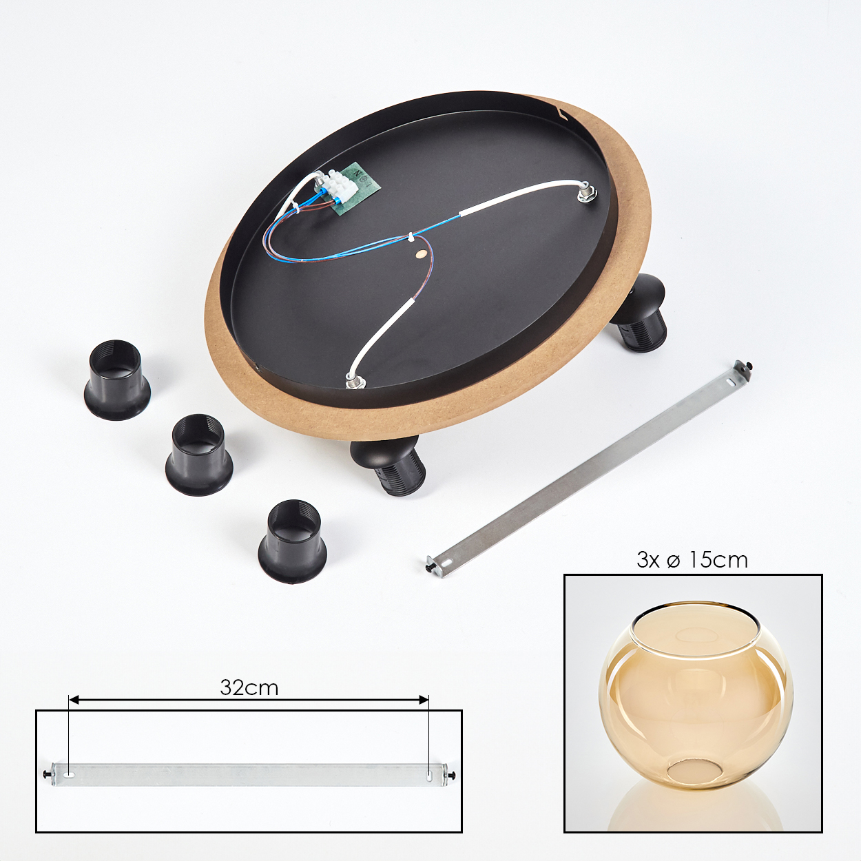 Zerlegte Lampenkomponenten auf Weiß. Enthält schwarzen Sockel, braune Zierleiste, Verkabelung, Metallstange, Glasbowl und schwarze Halter.