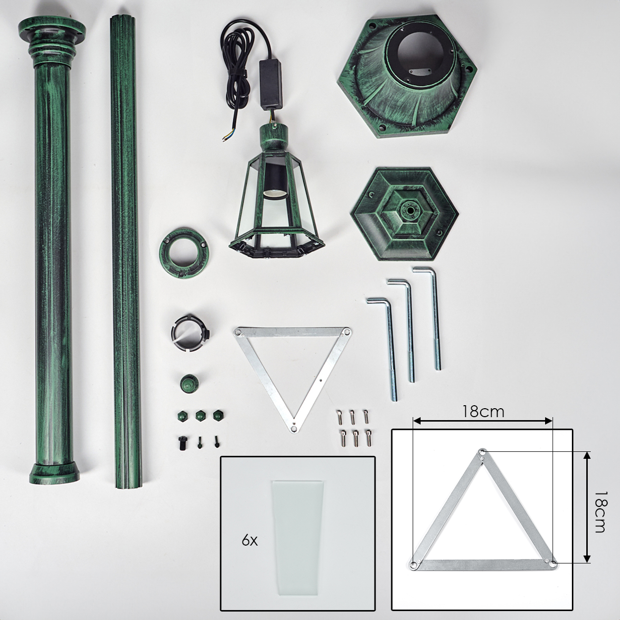 Zerlegte grüne Lampenteile auf Weiß, einschließlich Stangen, Sockel, Lampe, Glasscheiben und Werkzeuge, mit Maßangaben.