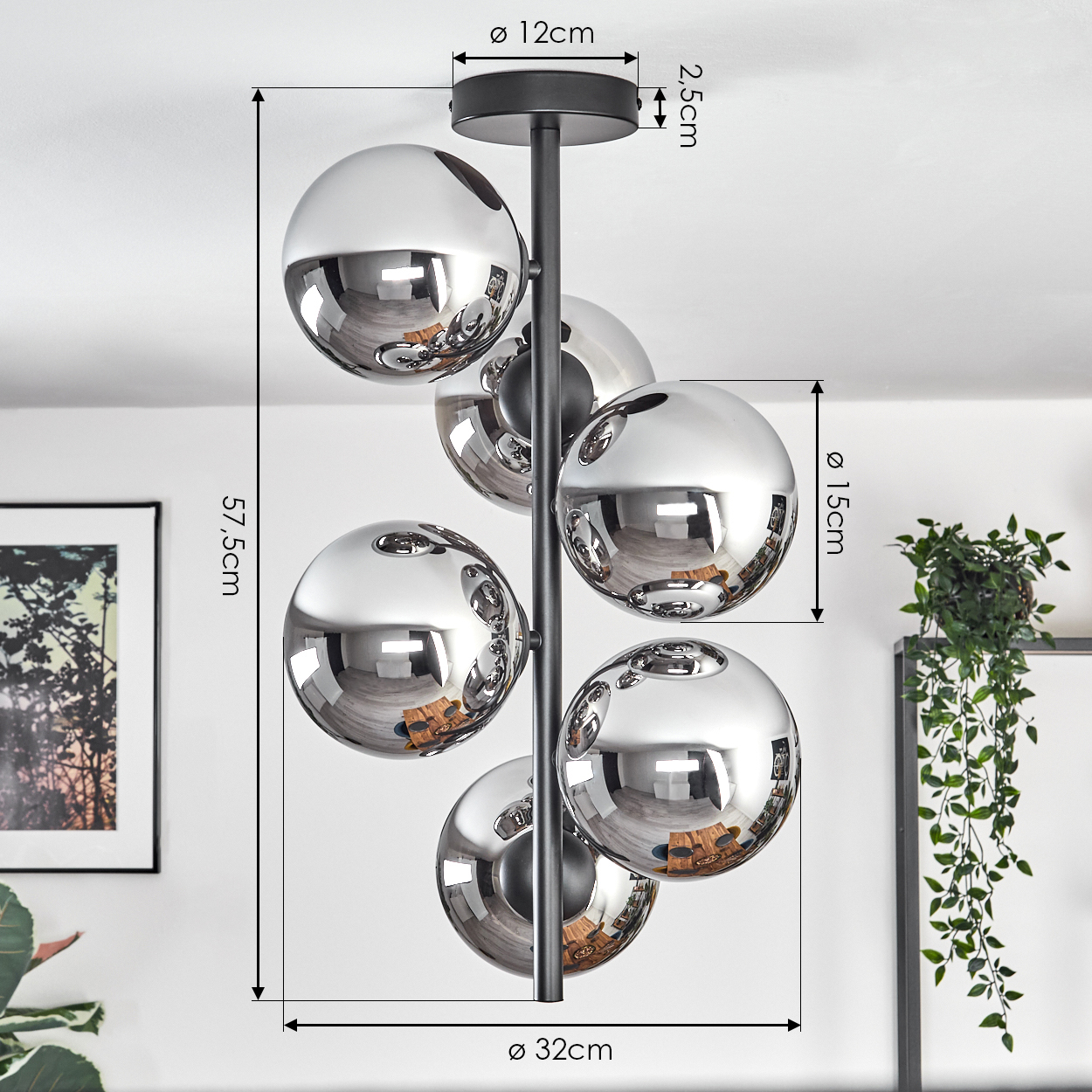Eine moderne Chrom-Leuchte mit sechs verspiegelten Kugeln. Abmessungen sind markiert: 12 cm, 2,5 cm, 57,5 cm, 15 cm und 32 cm.