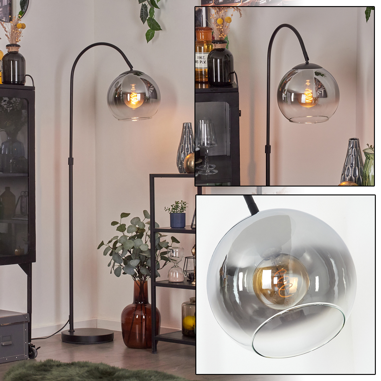 Eine moderne Stehlampe mit großem, kugelförmigem Schirm. Der Schirm hat eine Glühbirne. Im Hintergrund sind weitere Dekorationsartikel zu sehen.