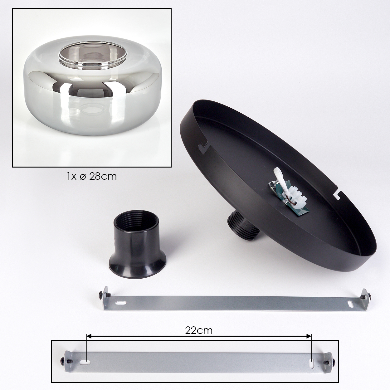 Lampenkomponenten: eine verchromte Lampe, eine schwarze Deckenplatte, eine schwarze Fassung und ein 22 cm langer Metallstreifen.
