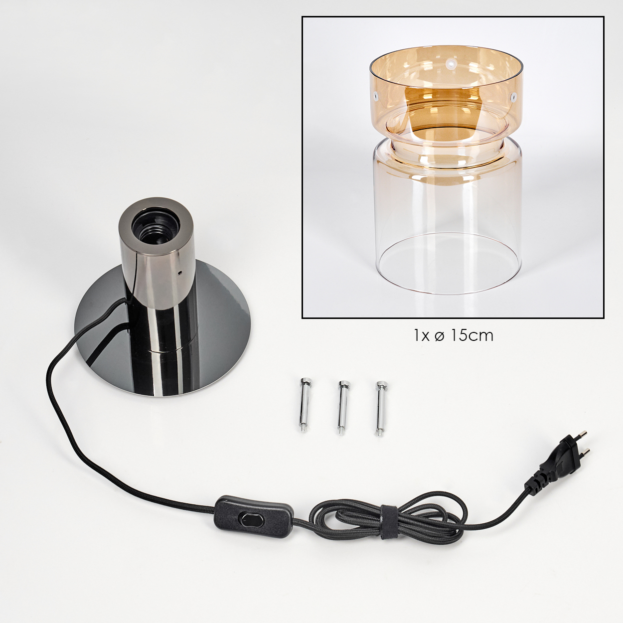 Eine zerlegte Lampe mit Glasschirmen, einem Metallsockel, Netzkabel und Schrauben auf weißem Untergrund.