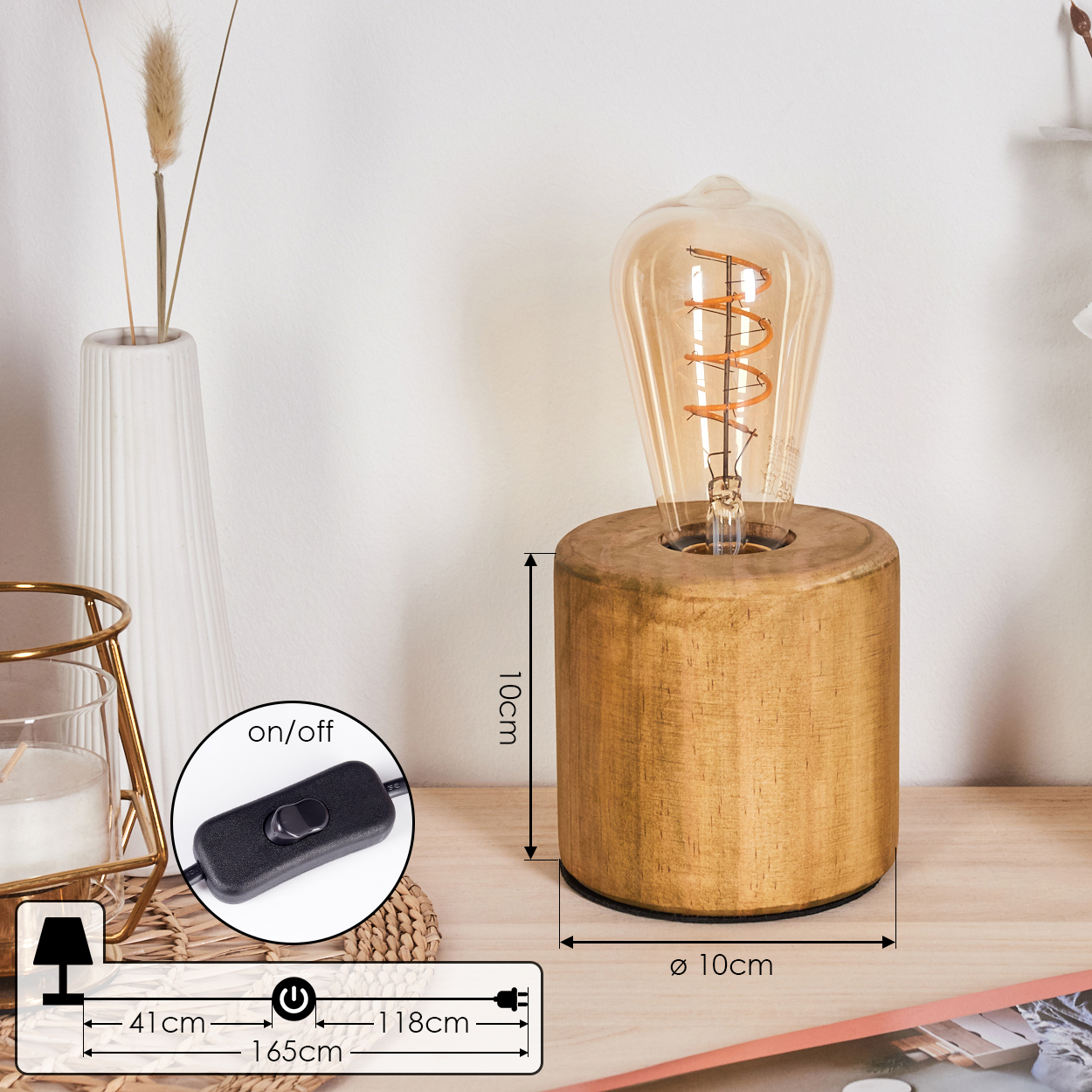 Eine Holzlampe mit einer Vintage-Glühbirne. Abmessungen sind angegeben. Ein Ein-/Ausschalter und ein Netzkabel sind ebenfalls sichtbar.