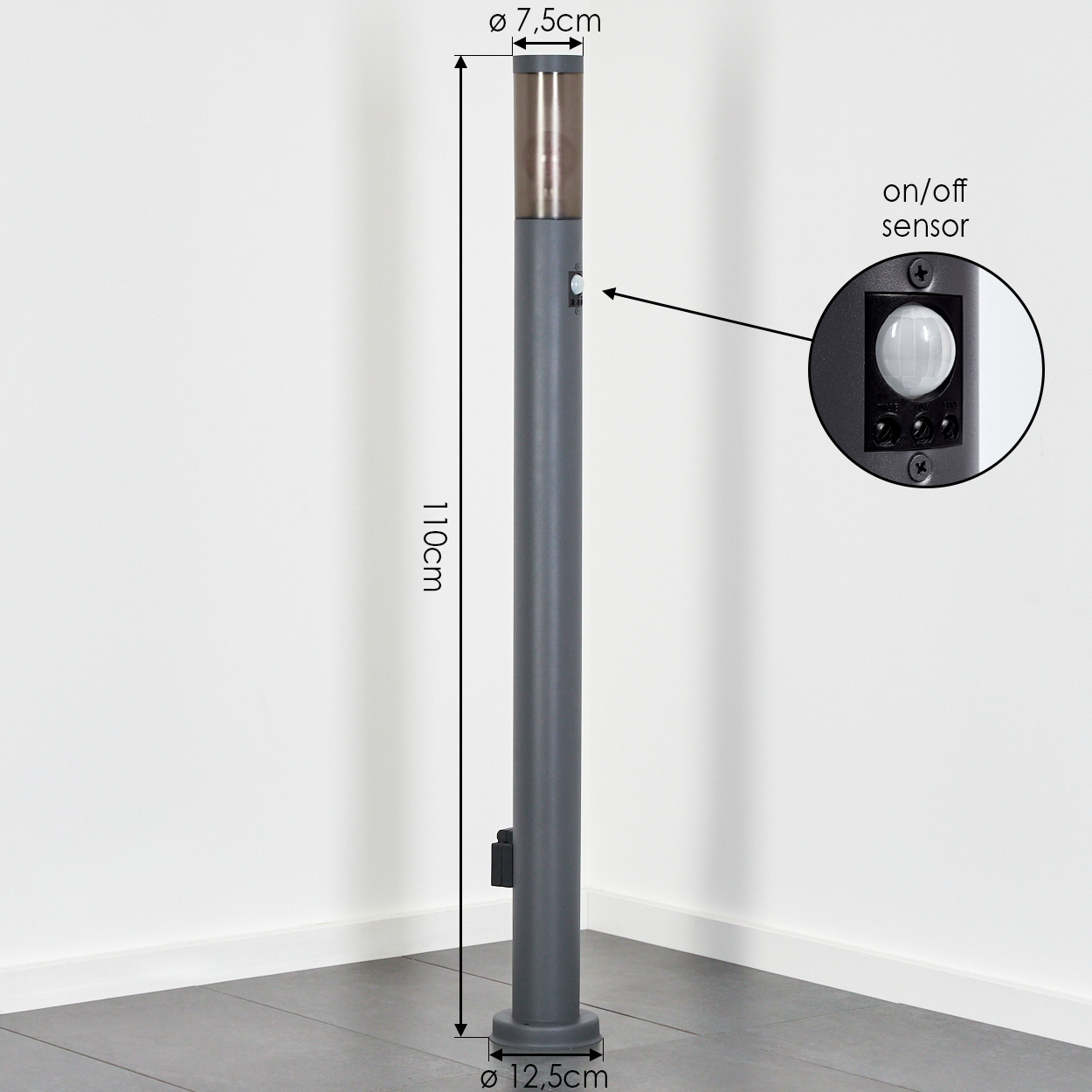 Graue Außenlampe mit Maßangaben. Details umfassen einen Ein/Aus-Sensor und eine Höhe von 110 cm.