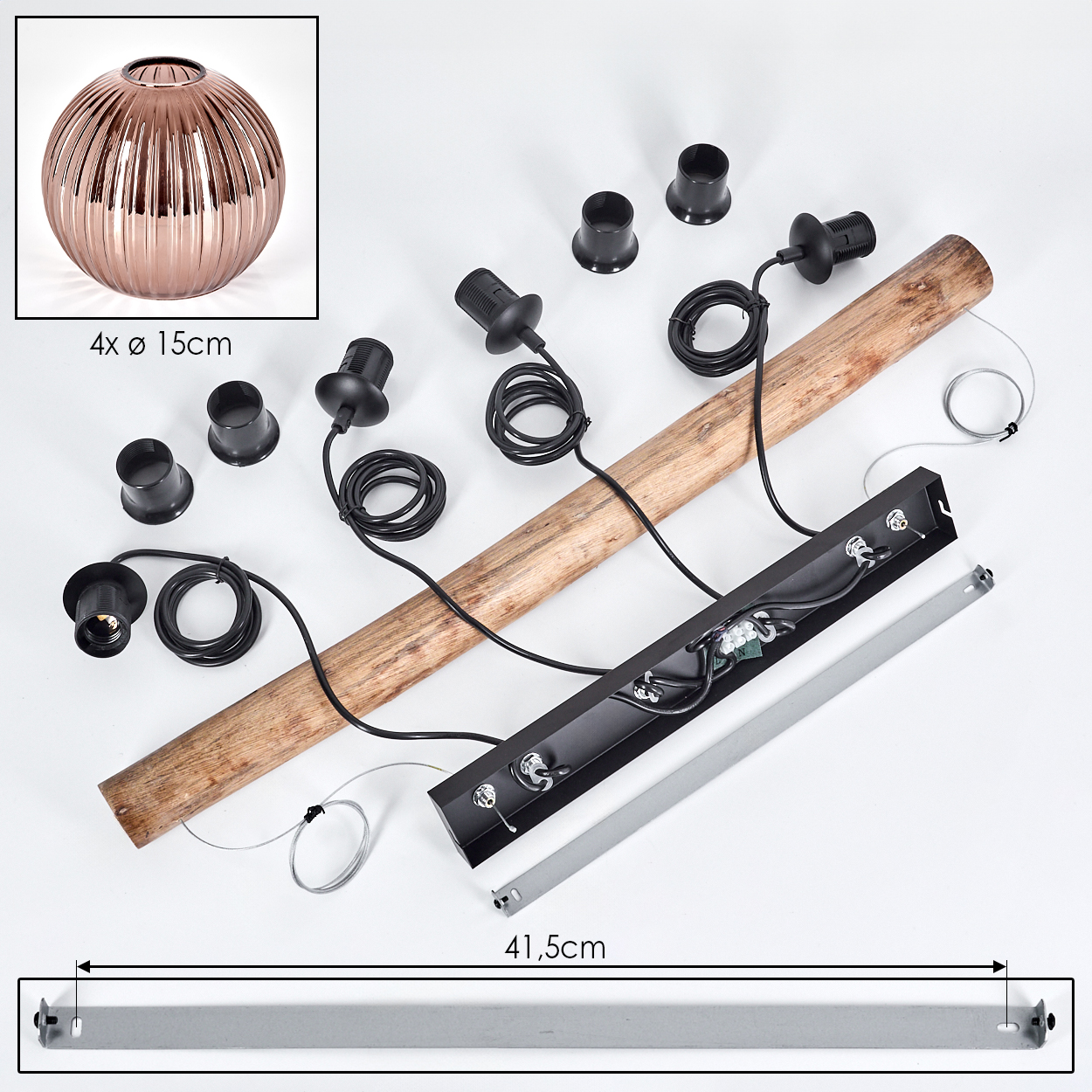 Komponenten einer Lampe: eine kupferfarbene Glaskugel, Fassungen, ein Holzbalken und ein Metallrahmen, alles auf Weiß.