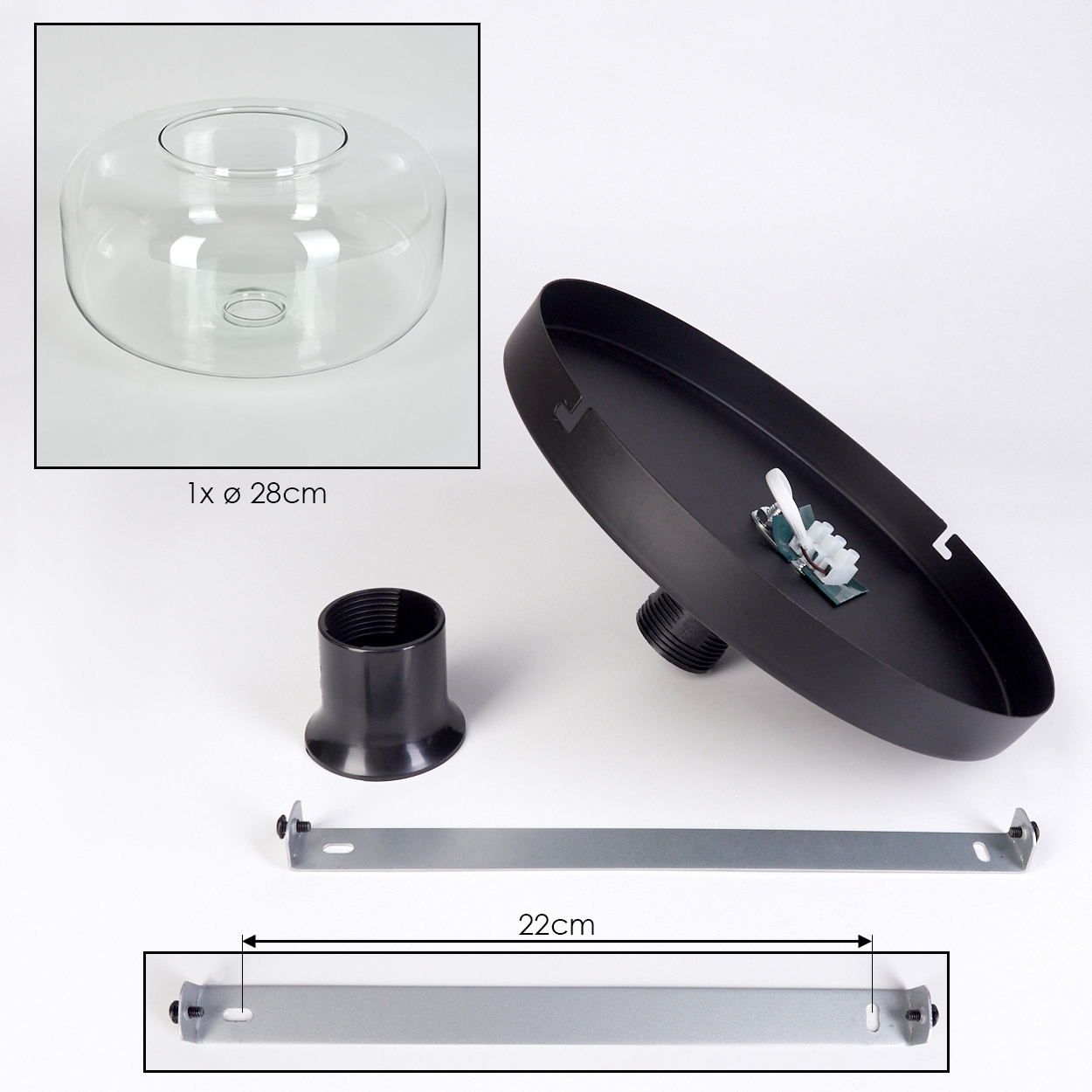 Bestandteile einer Leuchte auf weißem Untergrund: Glasschirm, schwarzer Sockel, schwarze Fassung, Metallhalterung und schwarze runde Platte.