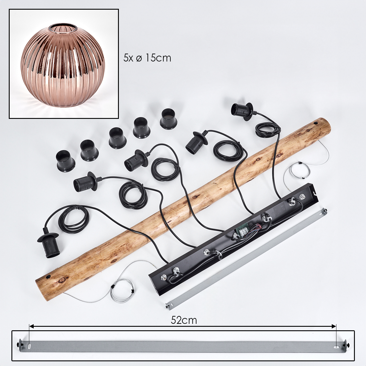 Zerlegte Pendelleuchte. Enthält kupferfarbene Kugel, Holzbalken, schwarze Fassungen und elektronische Bauteile, alles auf Weiß.