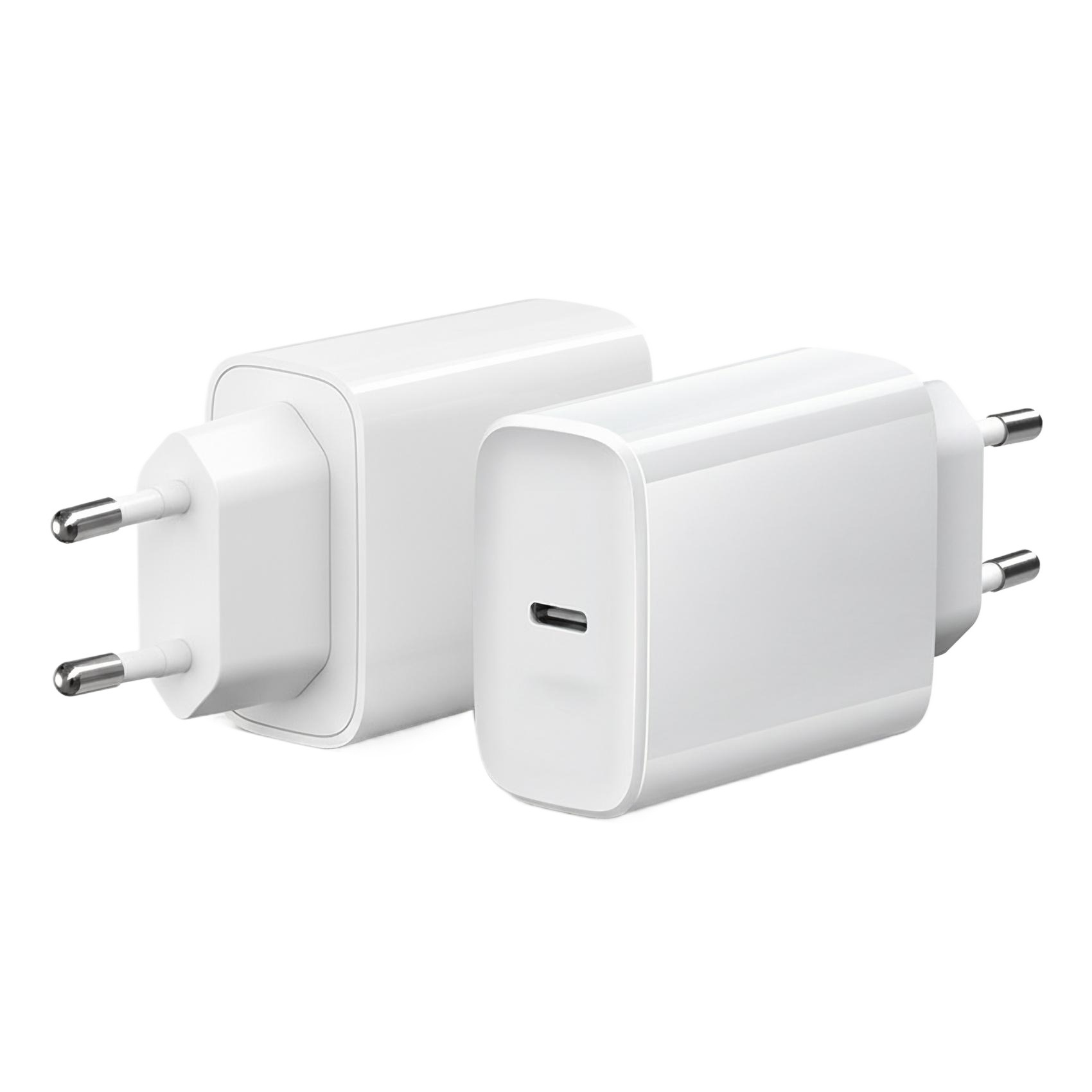 Zwei weiße Netzadapter. Einer hat Stifte, der andere einen USB-C-Anschluss.