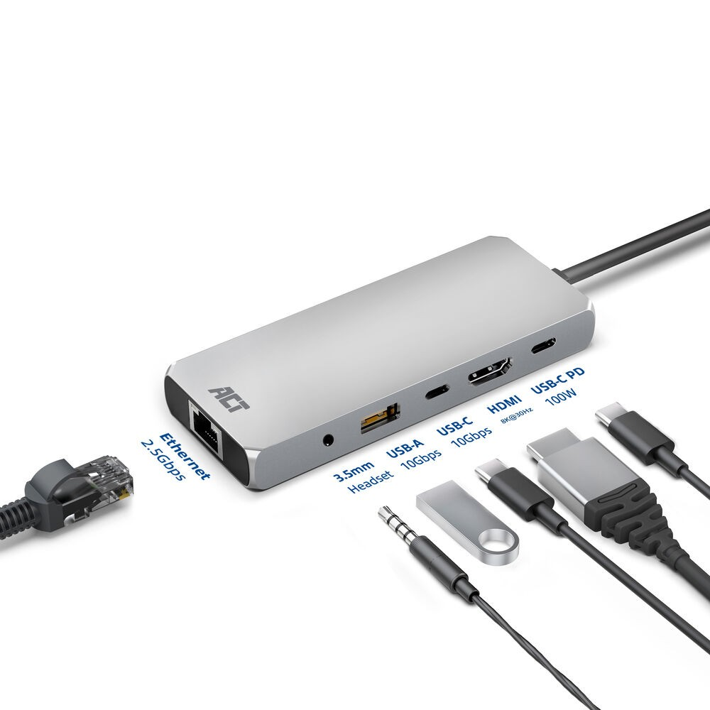 Un hub ACT argenté avec plusieurs ports : Ethernet, USB-A, USB-C, HDMI et USB-C PD. Divers câbles et ports connectés sont visibles.