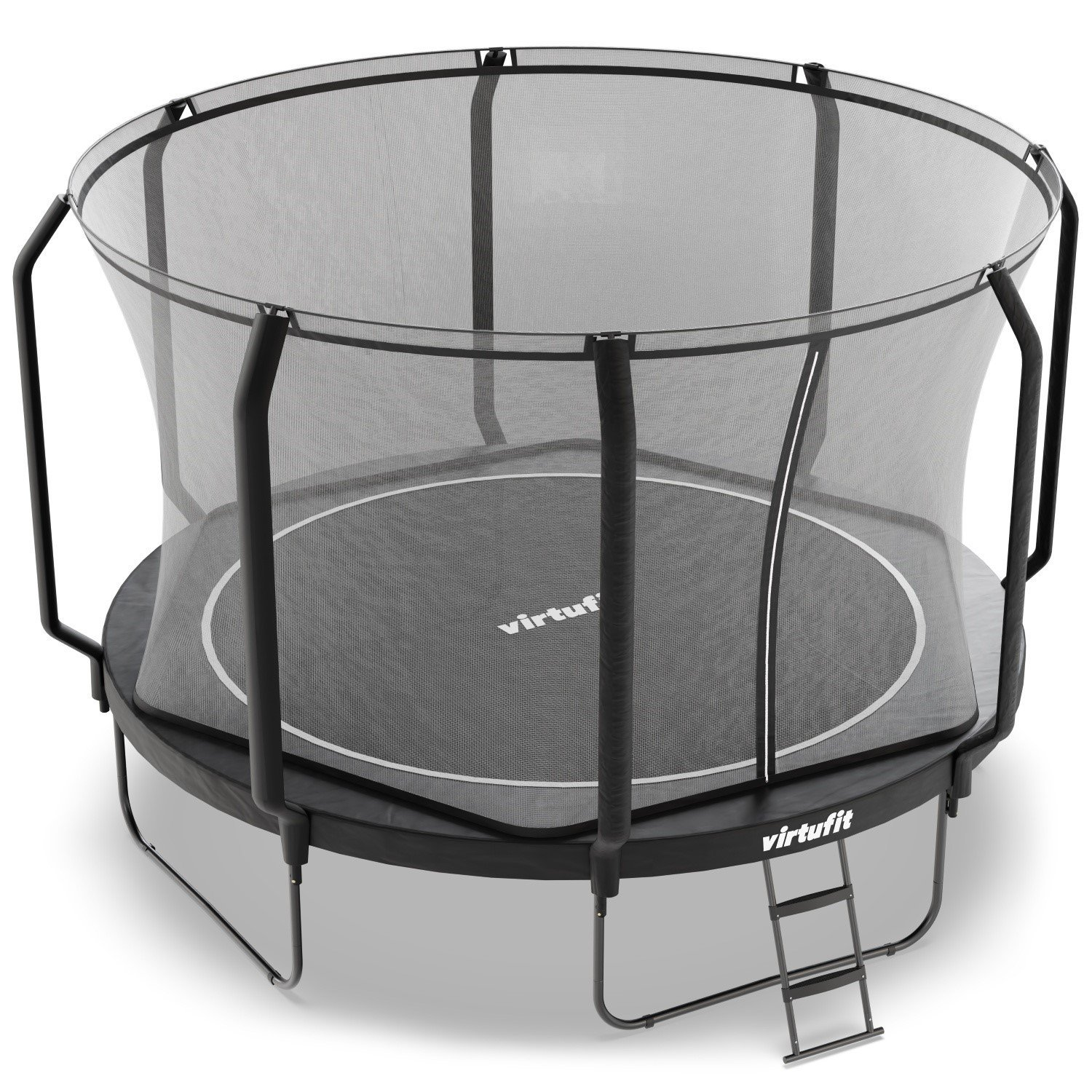 Ein rundes Trampolin mit Sicherheitsnetz. Es hat einen schwarzen Rahmen, eine graue Matte und eine kleine Leiter. Weißer Hintergrund.