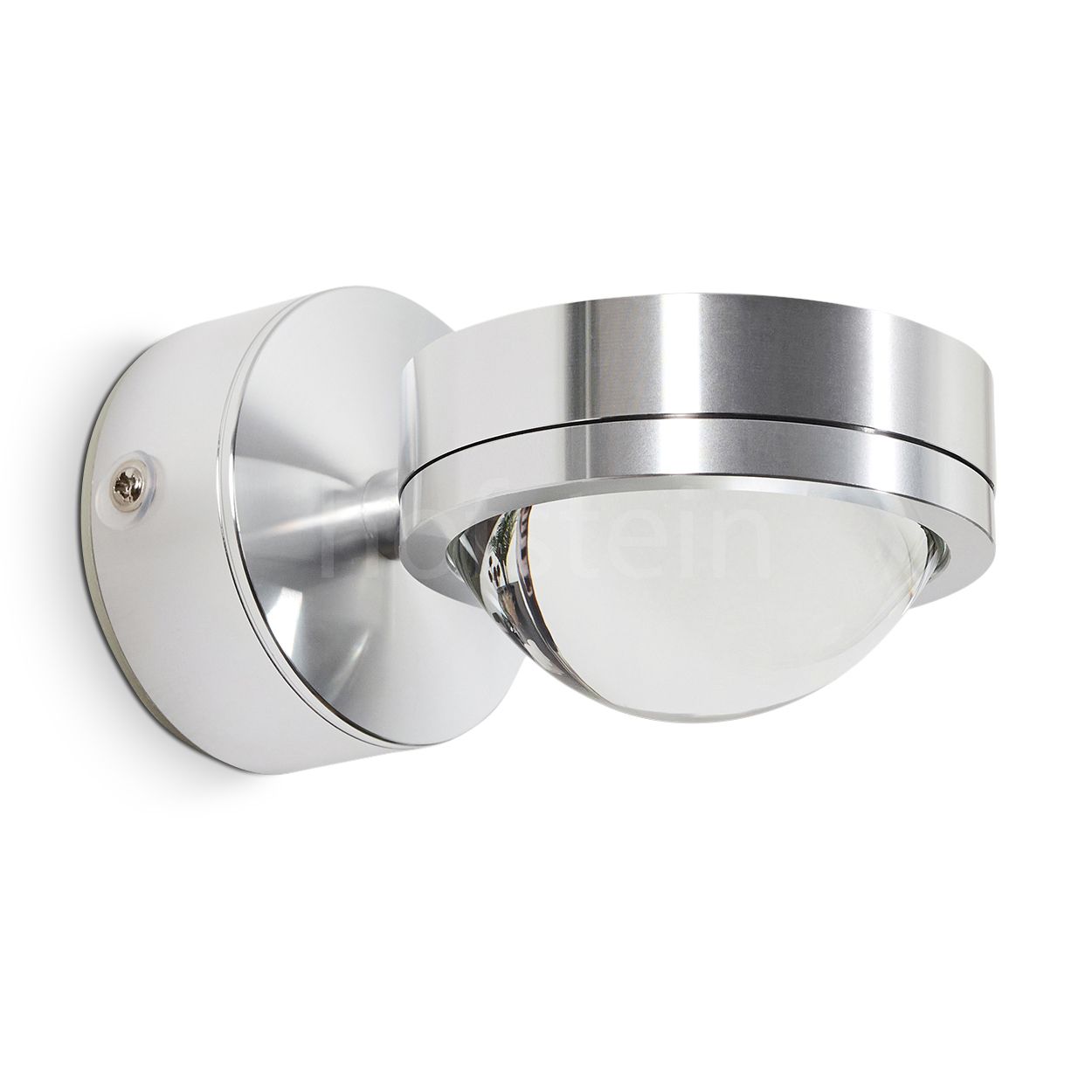 Eine moderne, metallische Wandleuchte. Sie hat einen kreisförmigen Sockel, einen kurzen Arm und einen halbkugelförmigen Glasschirm. Die Wand ist weiß.