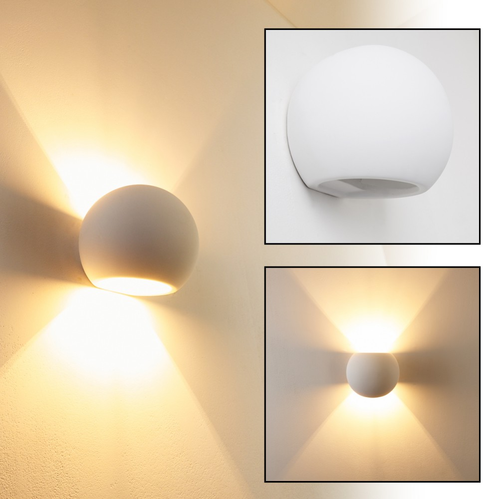 Drei Bilder von weißen, kugelförmigen Wandleuchten. Die Leuchten beleuchten die Wand mit einem warmen Schein. Eine Nahaufnahme.