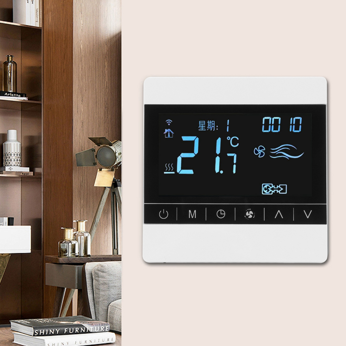 Ein weißer Thermostat zeigt 21,7 Grad an. Er hat unten Steuertasten. Der Hintergrund umfasst Möbel und eine Lampe.