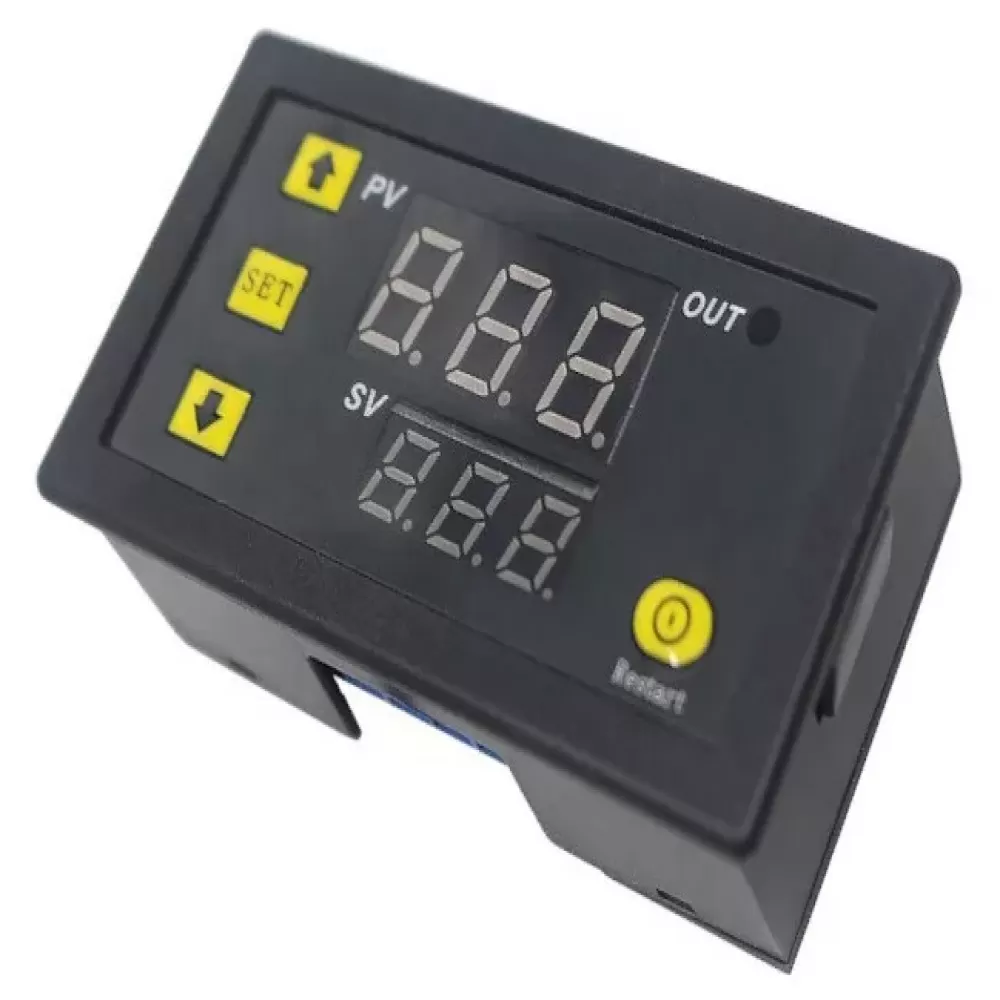 Schwarzer digitaler Temperaturregler mit zwei Displays, die numerische Werte, Knöpfe und Beschriftungen anzeigen. Gelbe Knöpfe.